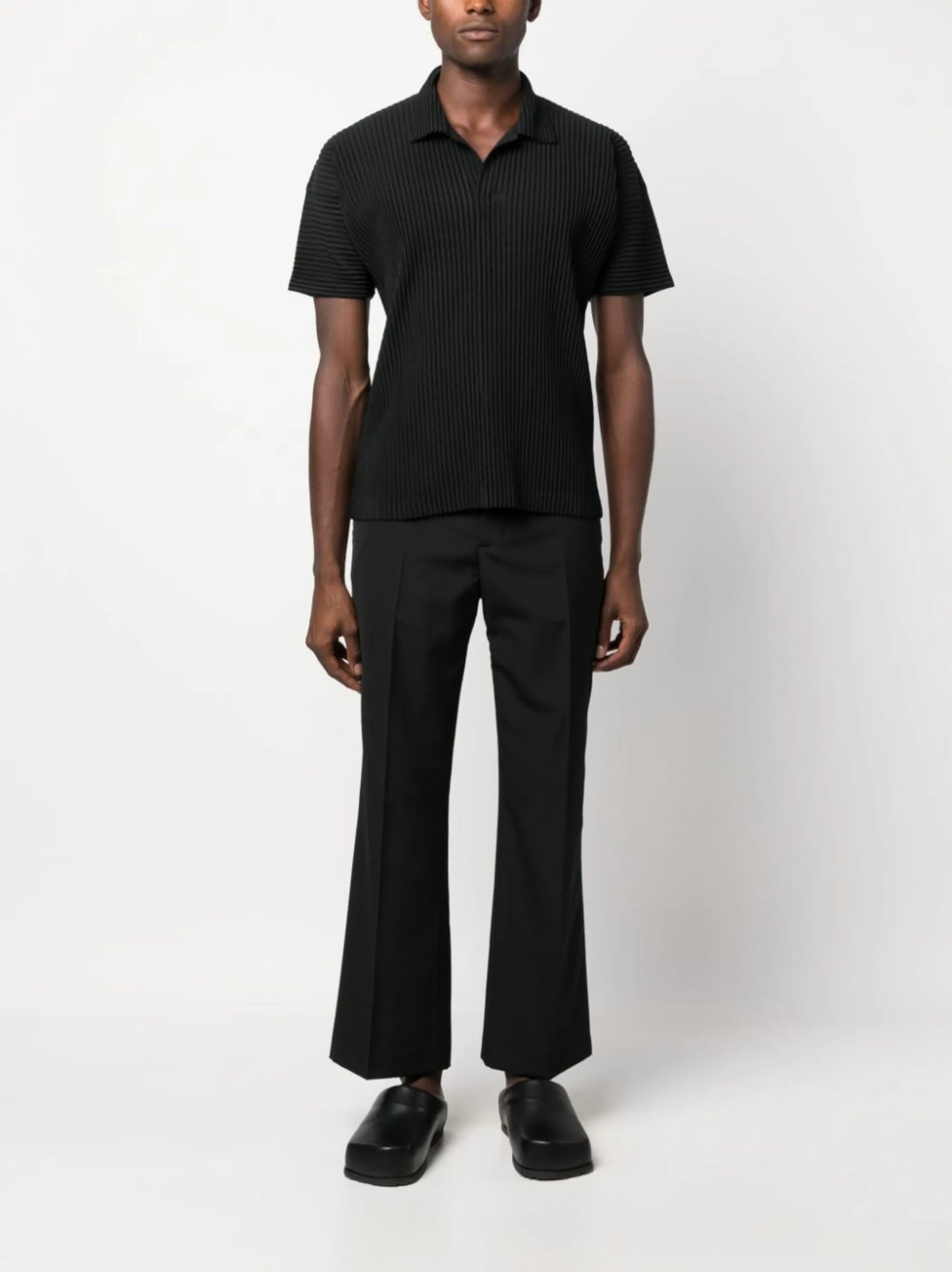 short-sleeved pleated polo shirt