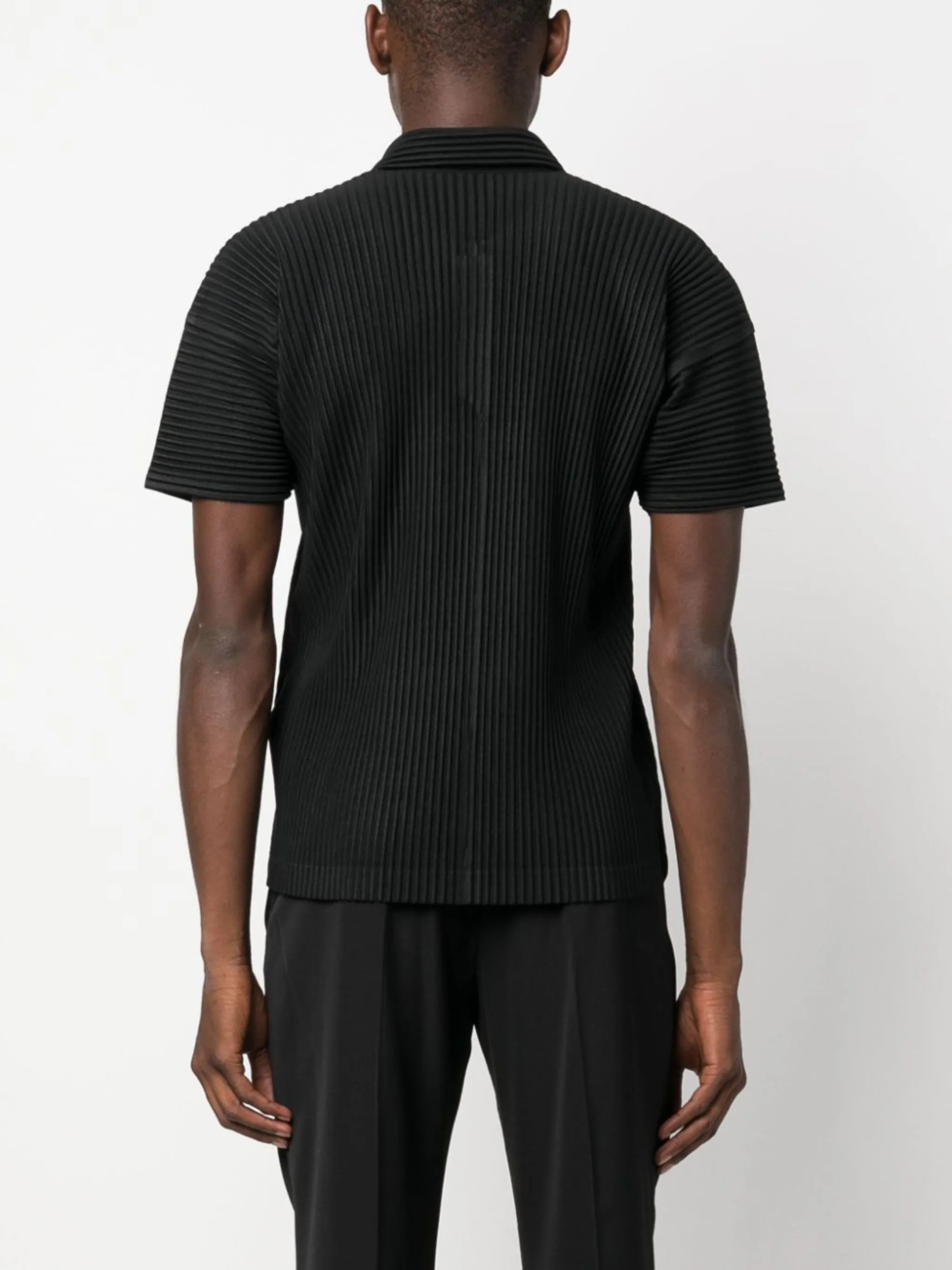 short-sleeved pleated polo shirt