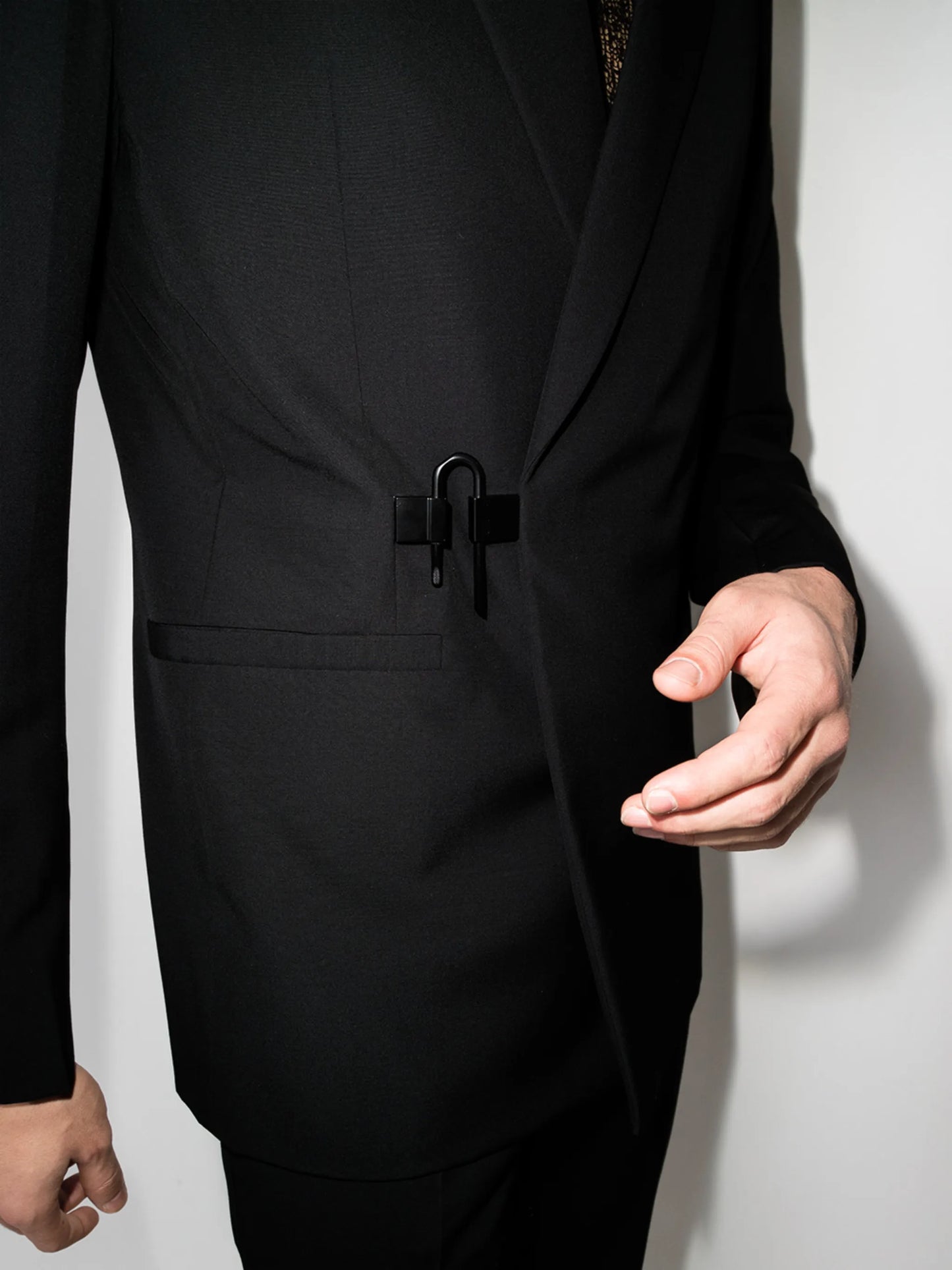 padlock-detail tailored wool blazer