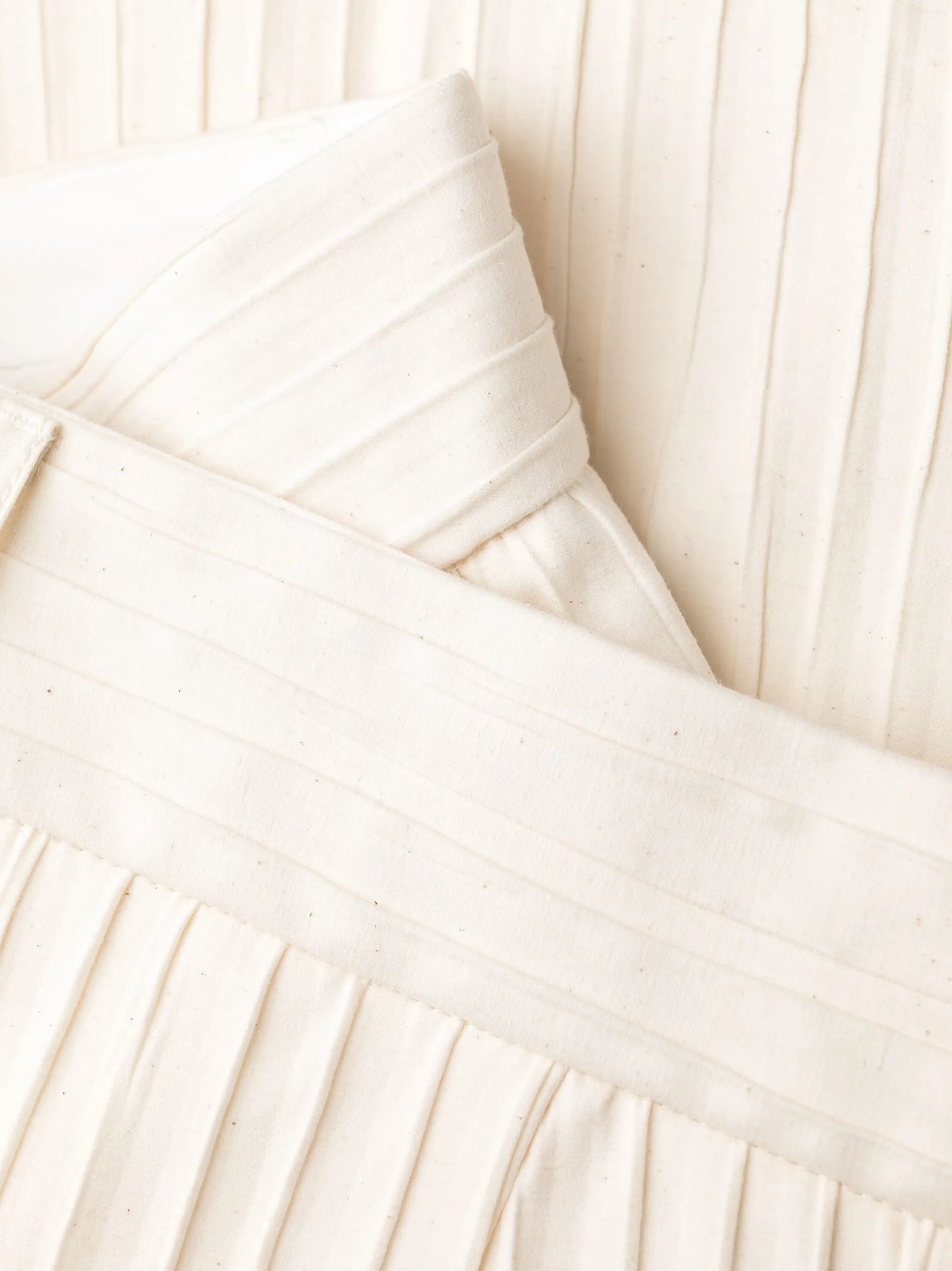 pleated straight-leg trousers