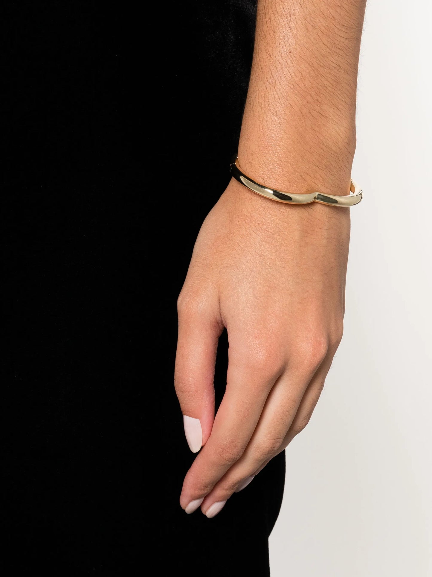 9kt yellow gold Jonc Coeur Lisse bangle