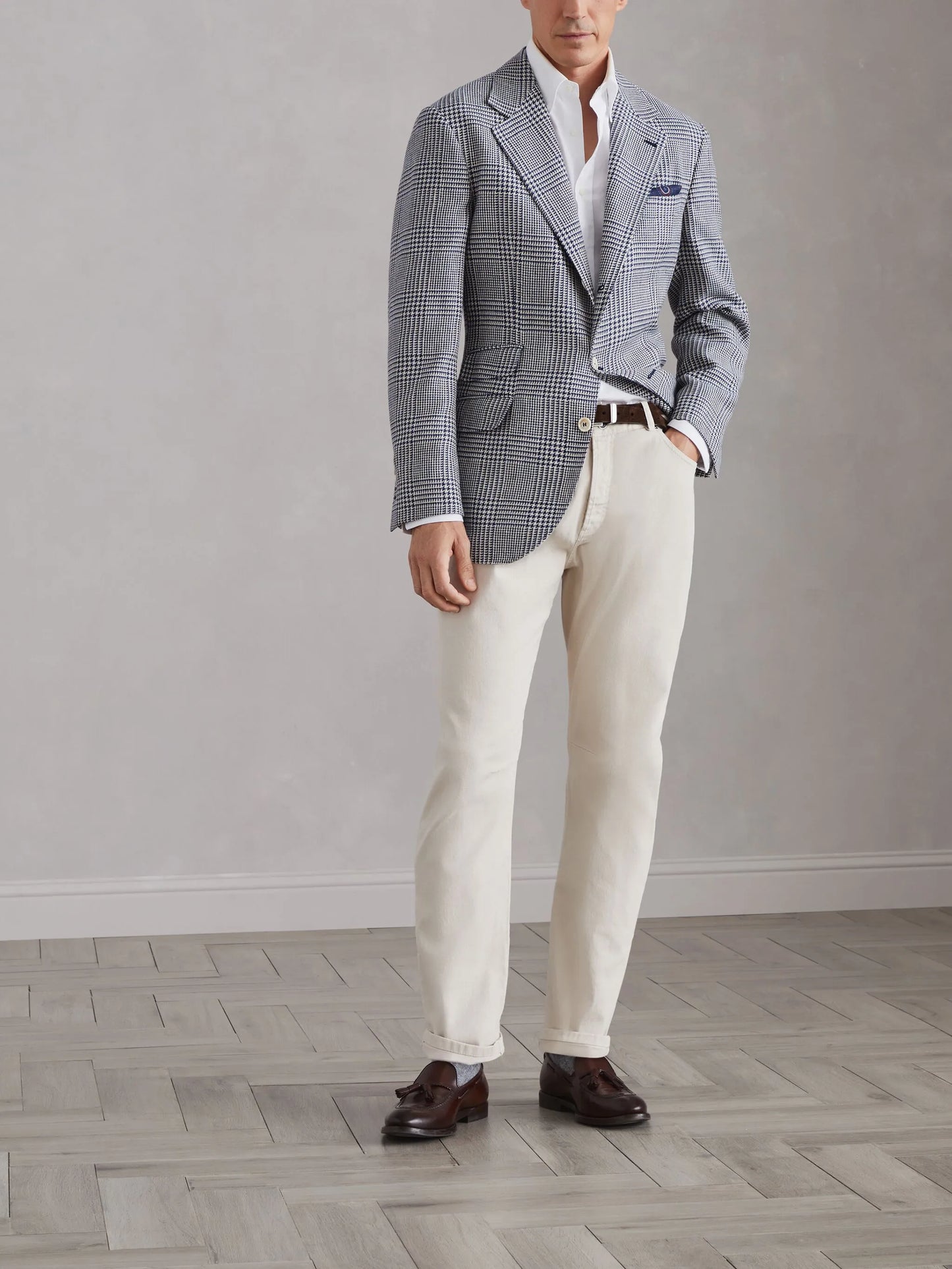 mid-rise straight-leg jeans