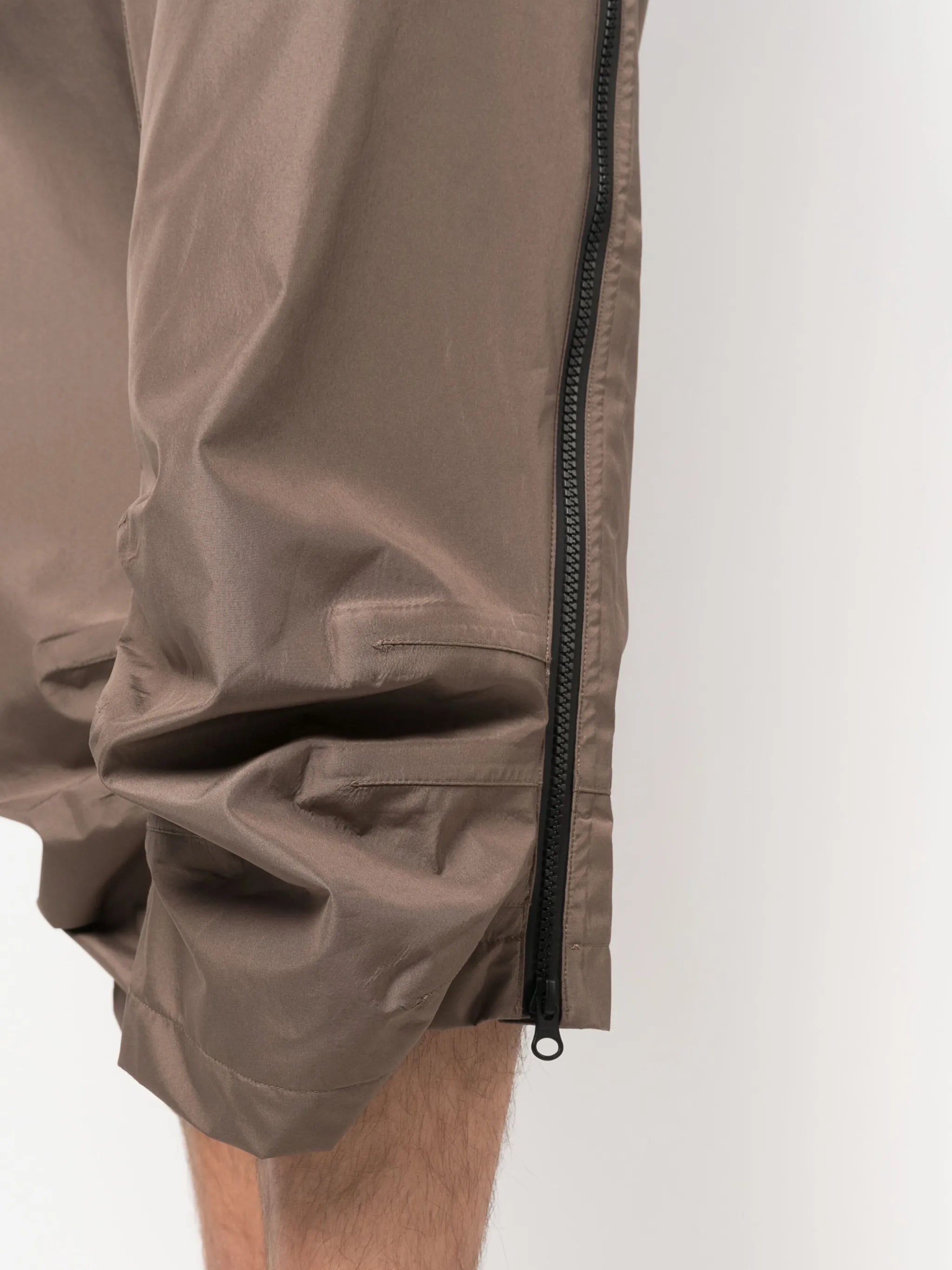 buckle-fastening satin cropped trousers
