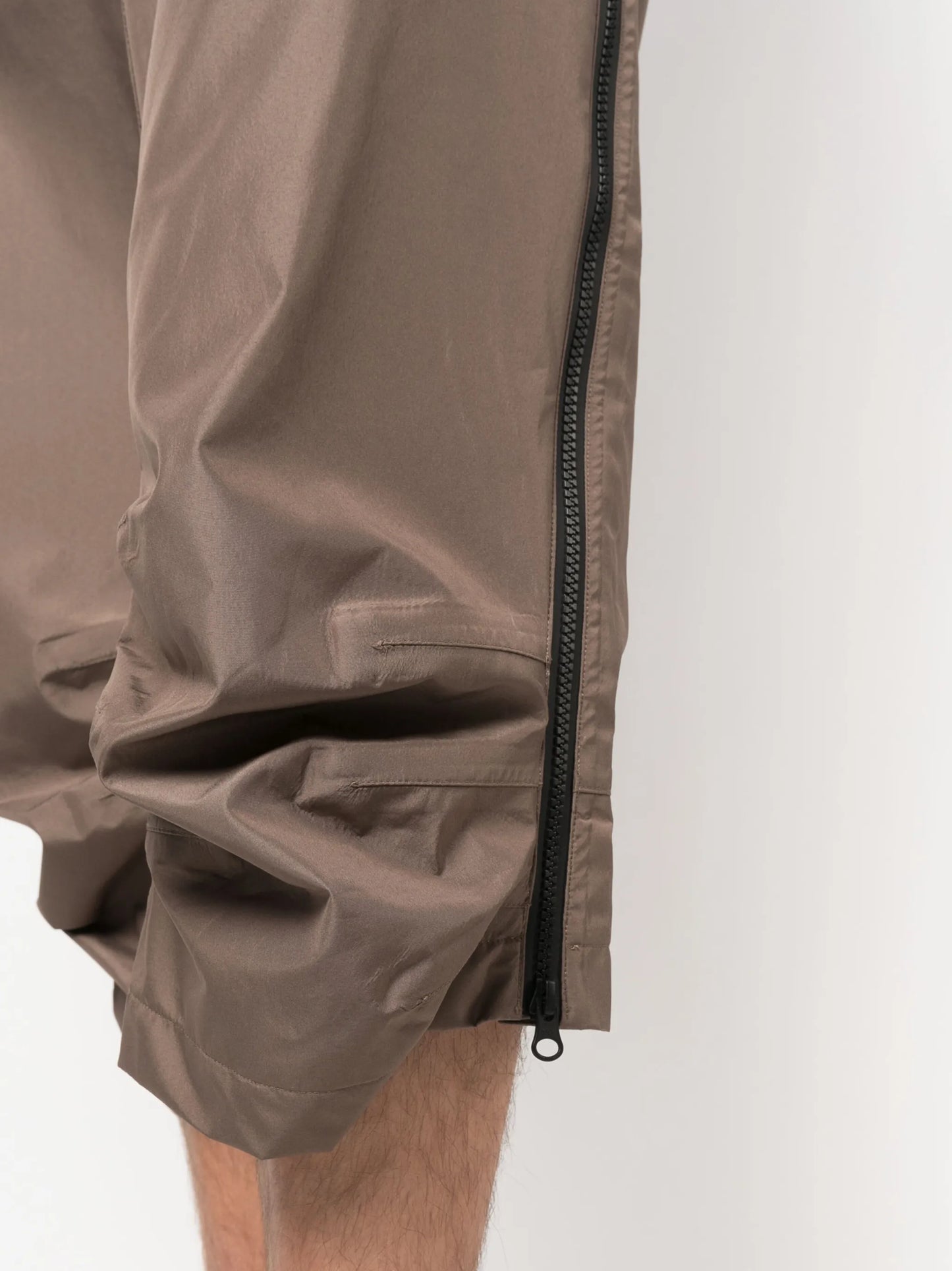 buckle-fastening satin cropped trousers