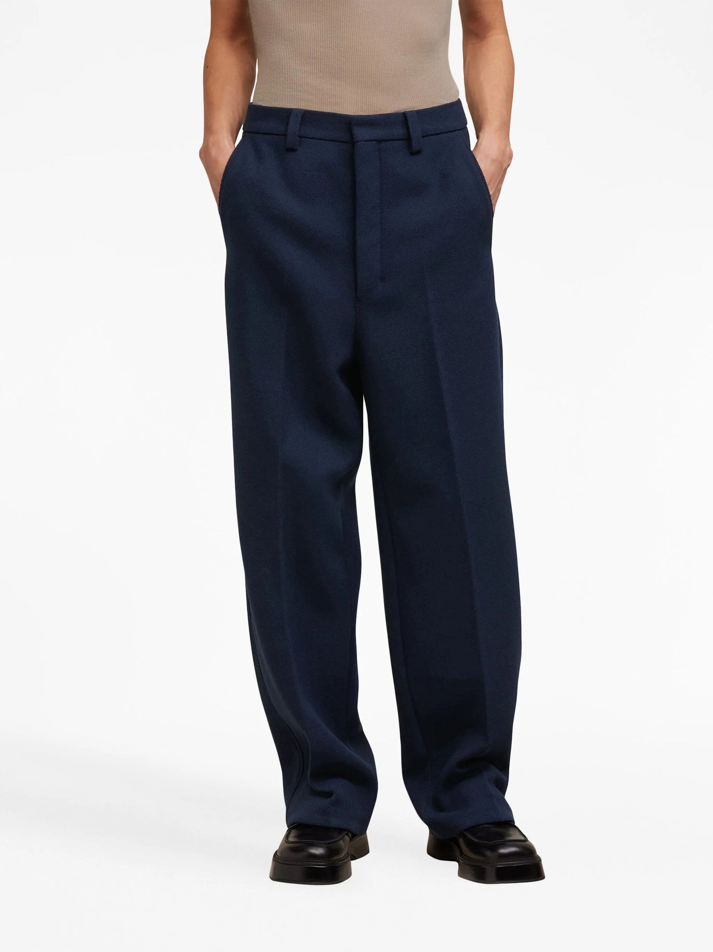 straight-leg tailored trousers