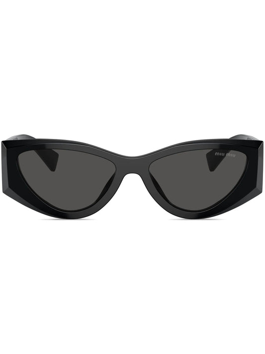 cat-eye frame tinted-lenses sunglasses