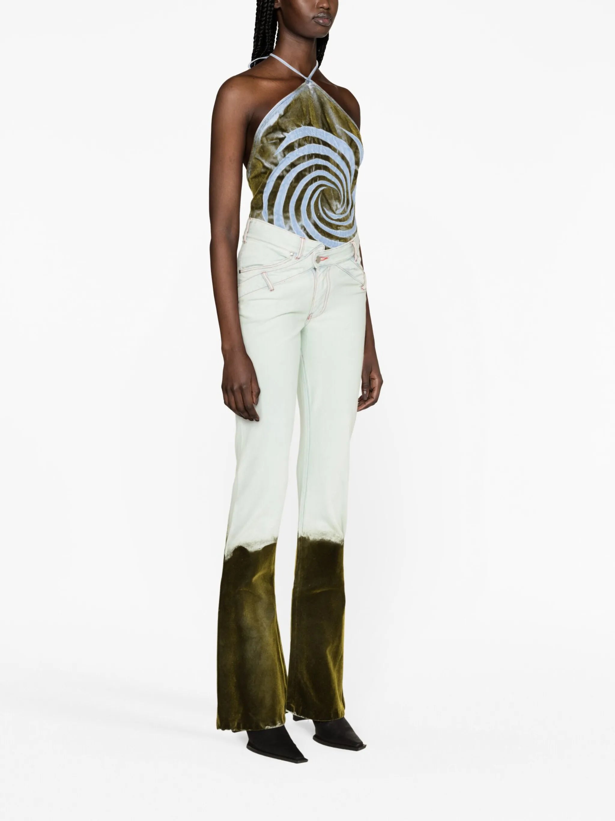 V-shape Mud flared jeans