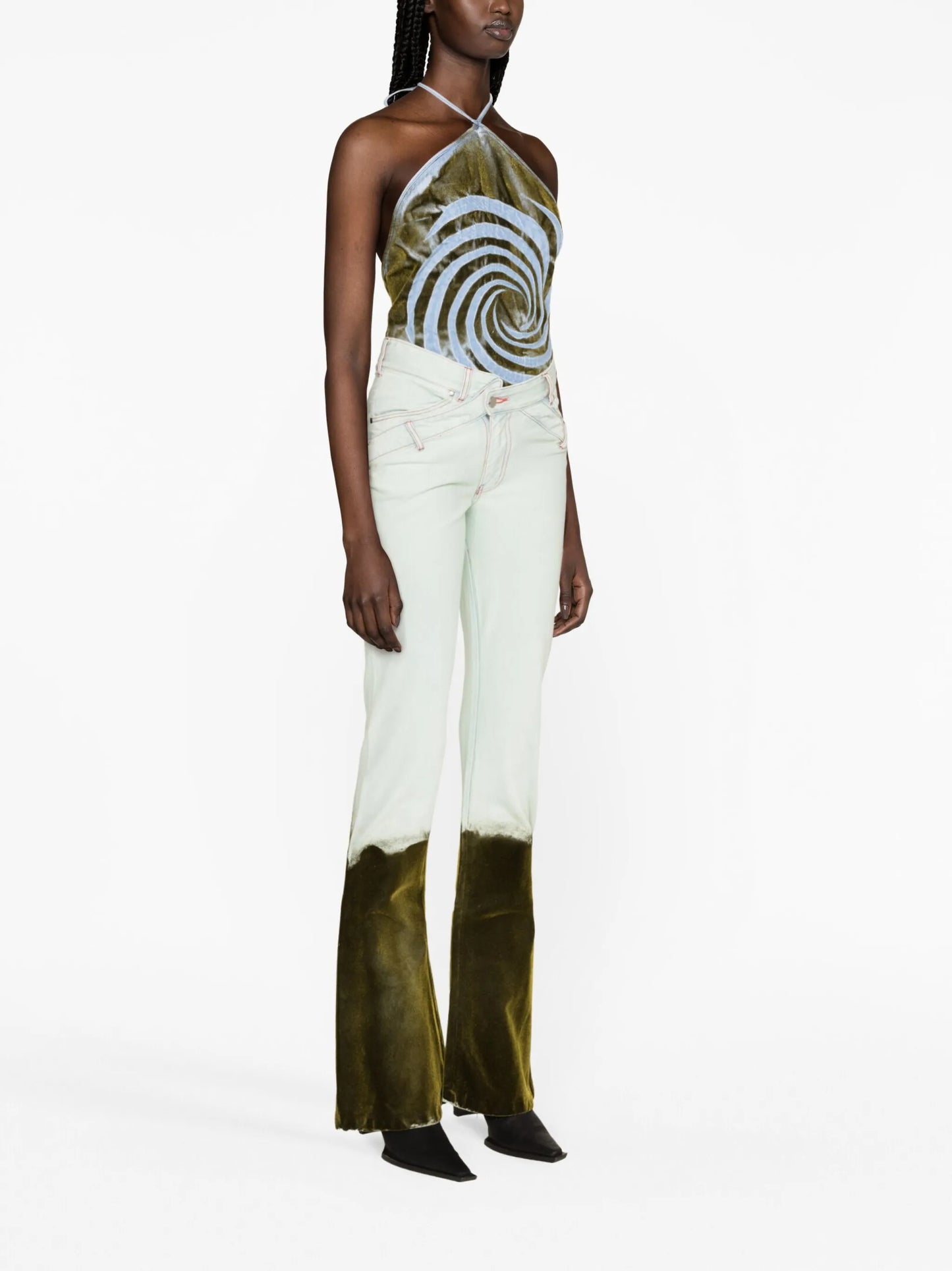 V-shape Mud flared jeans