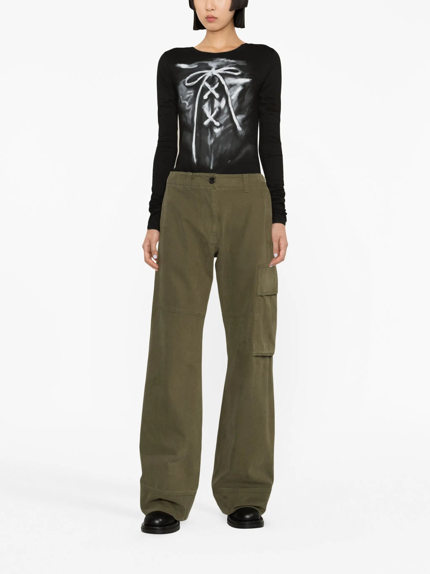 wide-leg cargo trousers