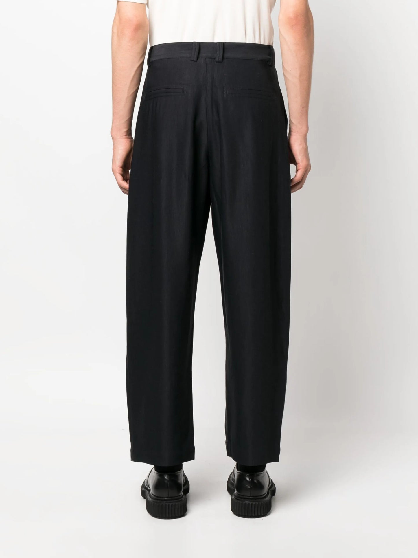 straight-leg cropped trousers