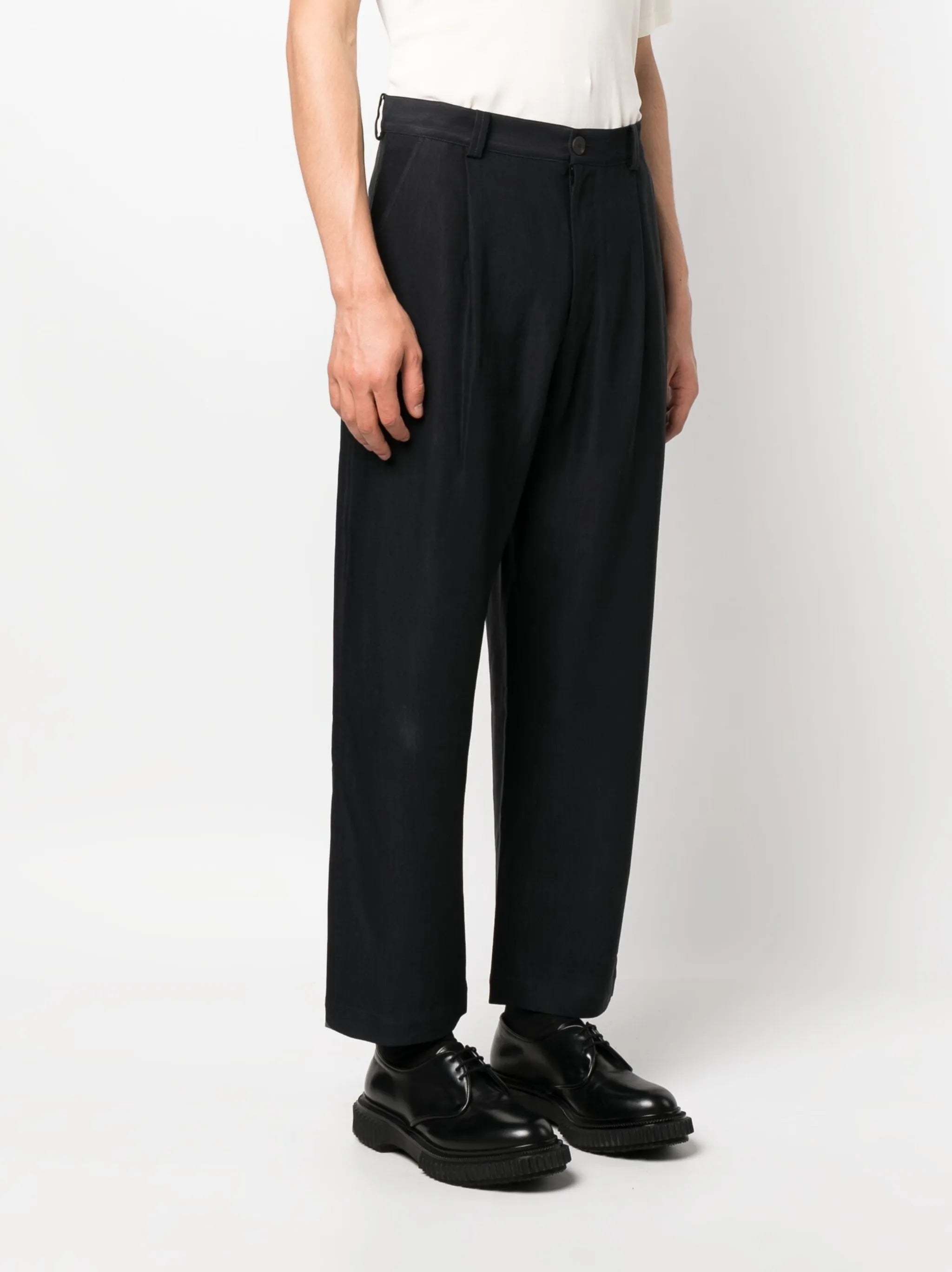 straight-leg cropped trousers