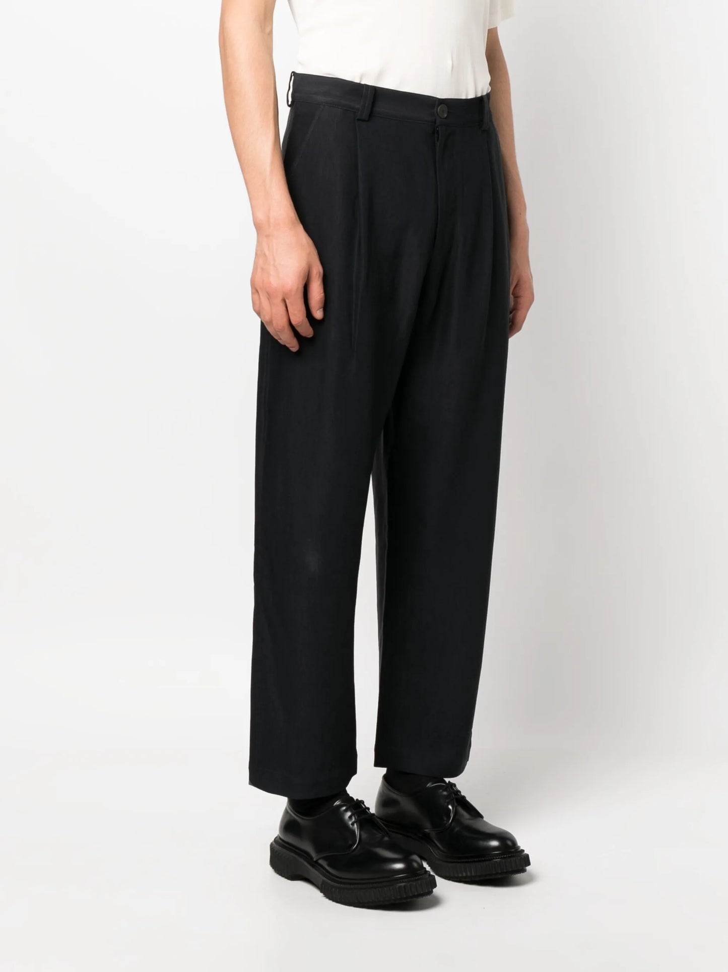 straight-leg cropped trousers