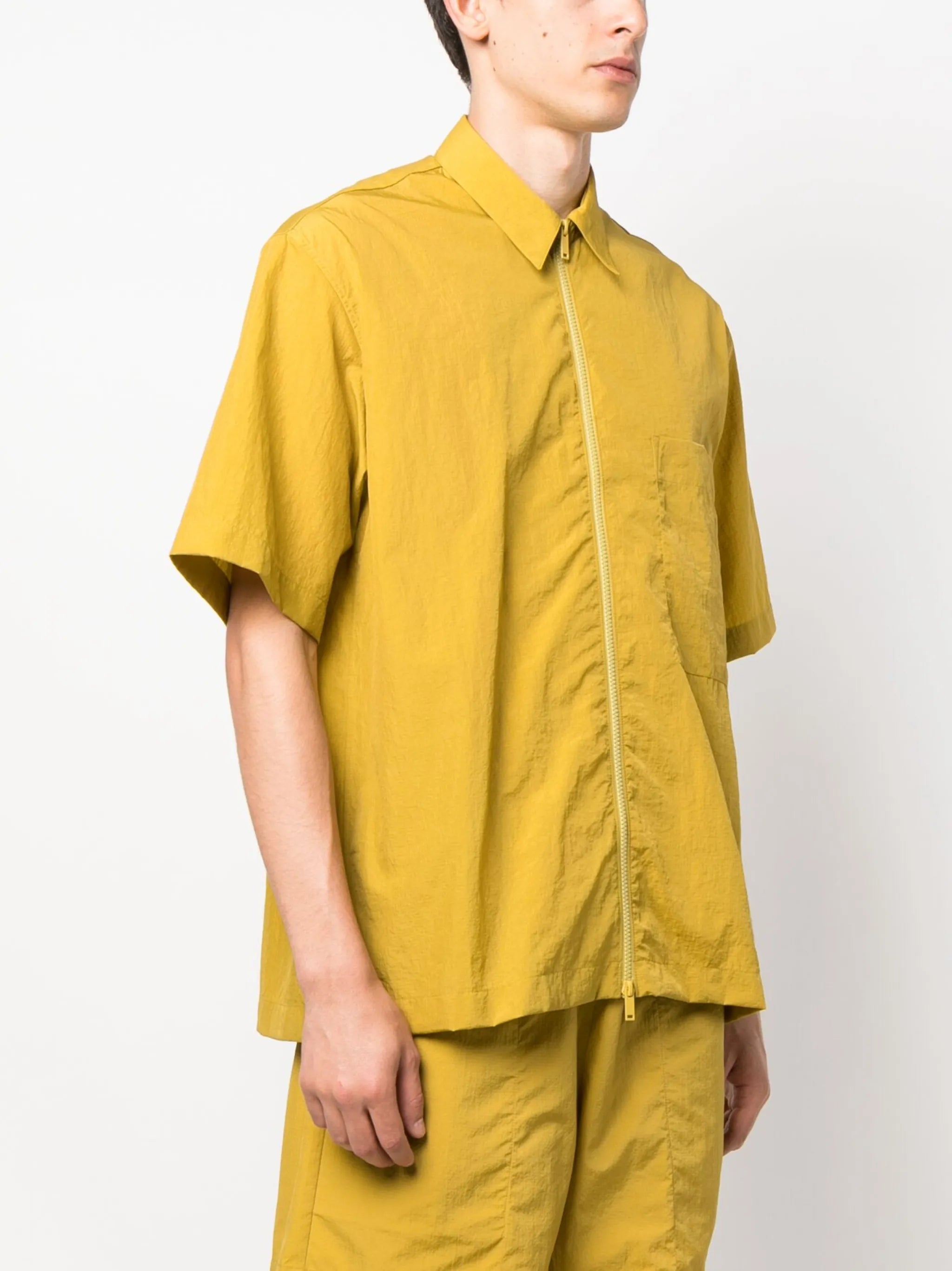 short-sleeve zipped shirt
