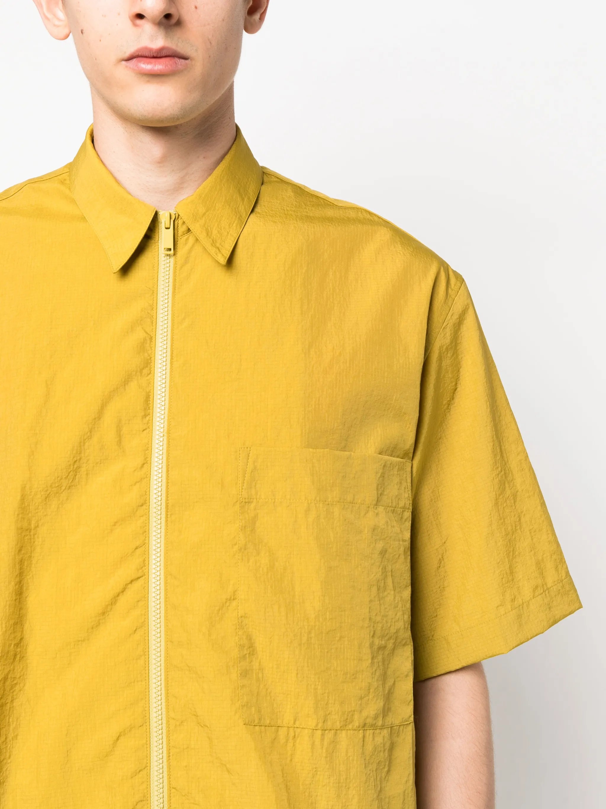 short-sleeve zipped shirt
