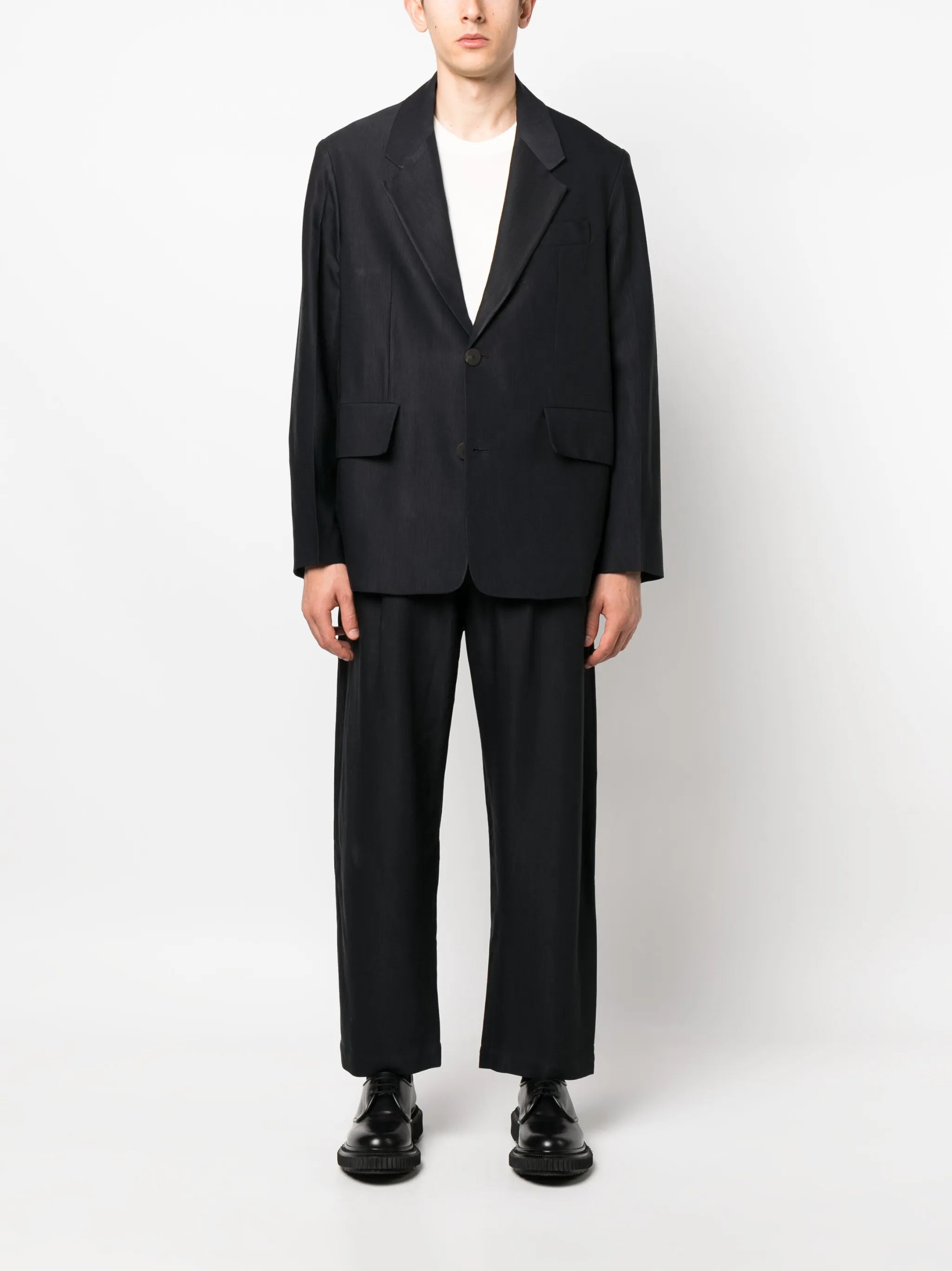 single-breasted notcheded-lapel blazer