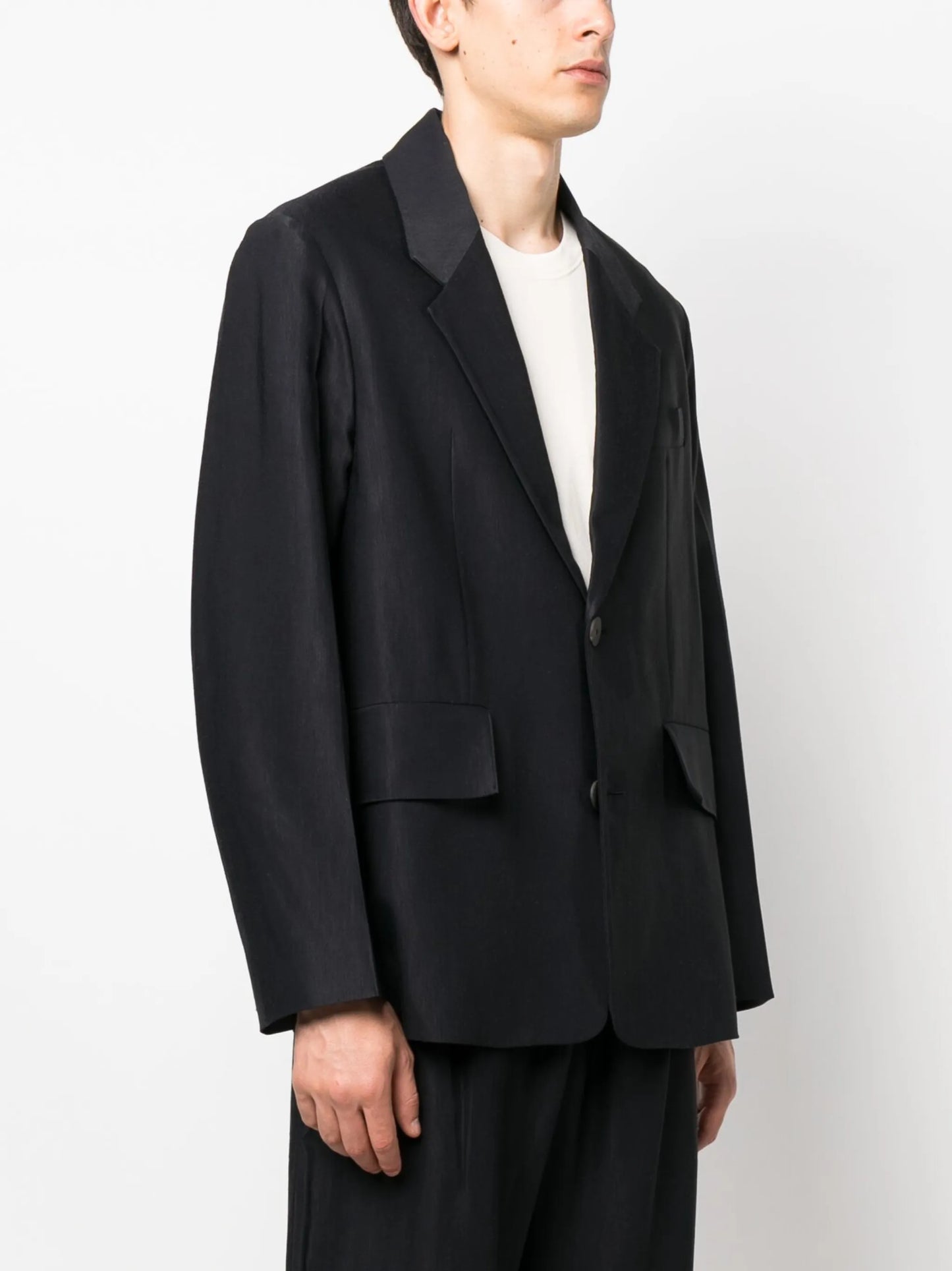 single-breasted notcheded-lapel blazer
