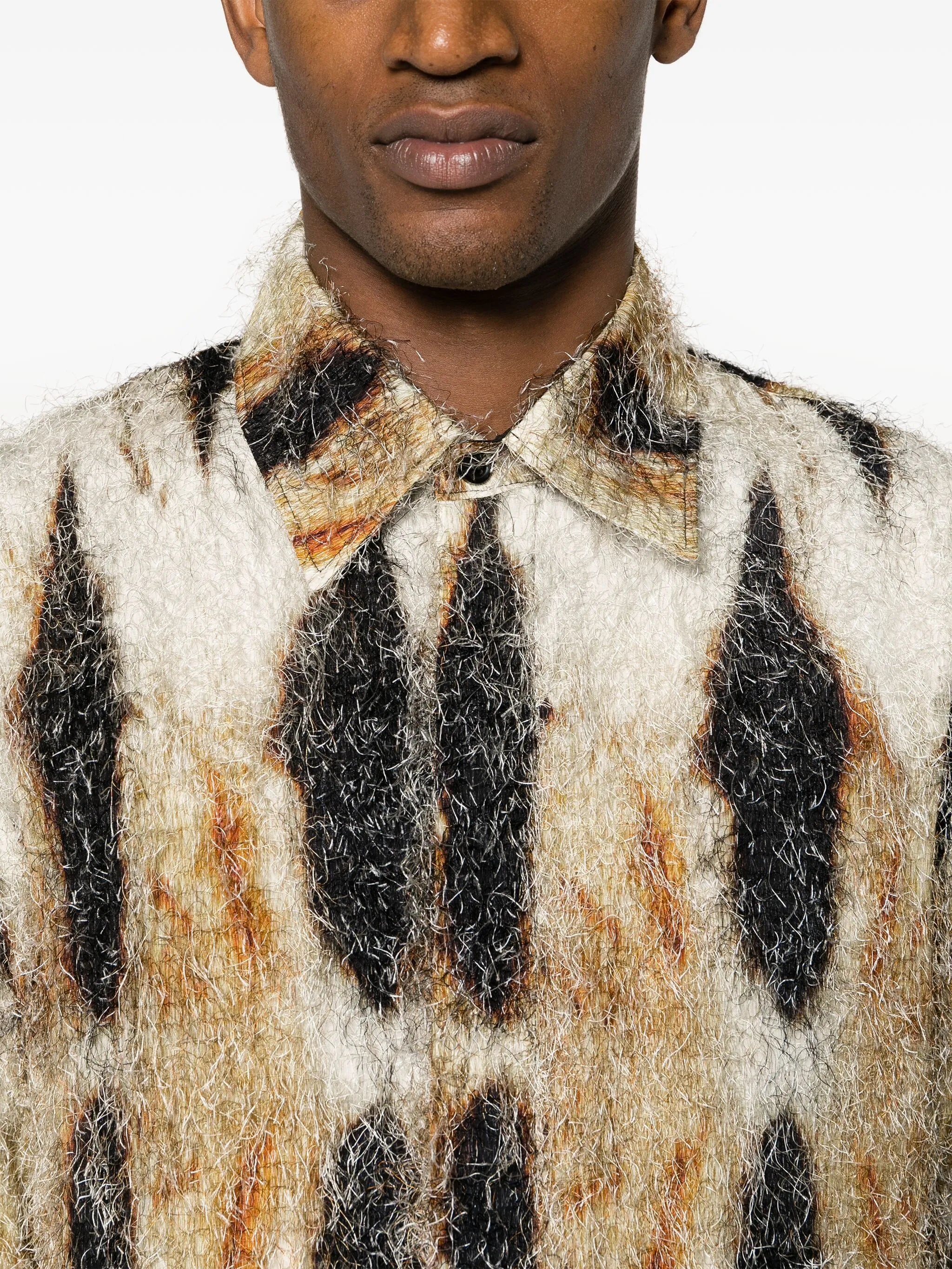 straight-point collar brushed-effect shirt