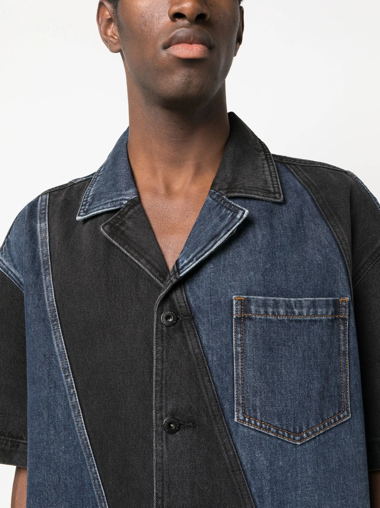 diagonal-striped short-sleeved denim shirt