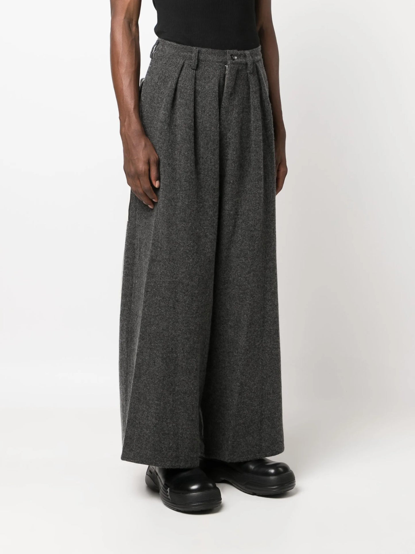 wide-leg box-pleated trousers
