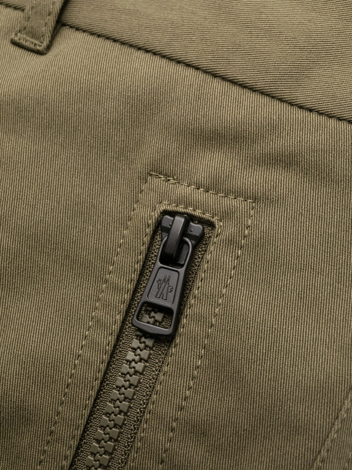 logo-patch twill tapered-leg trousers