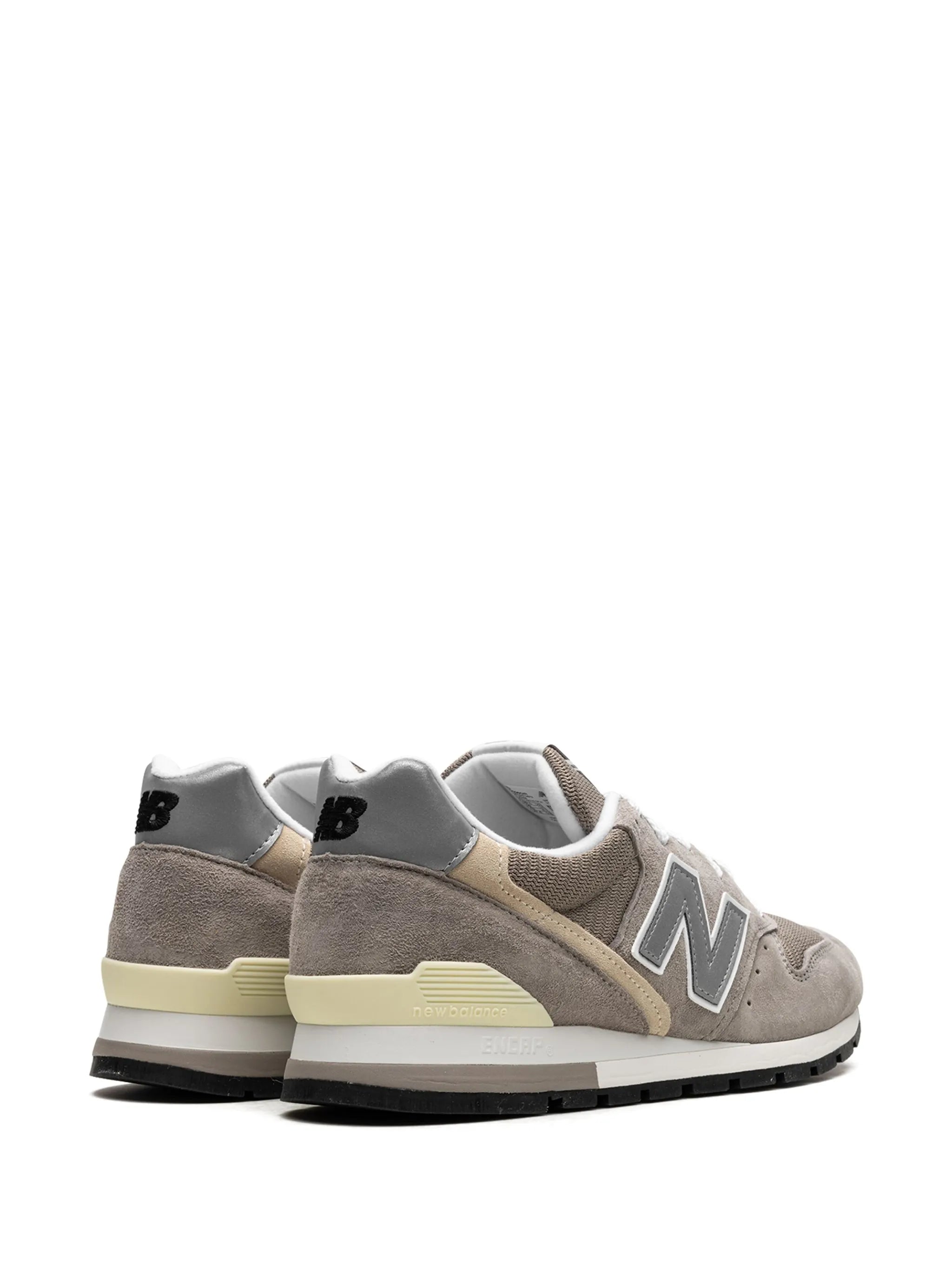 996 
