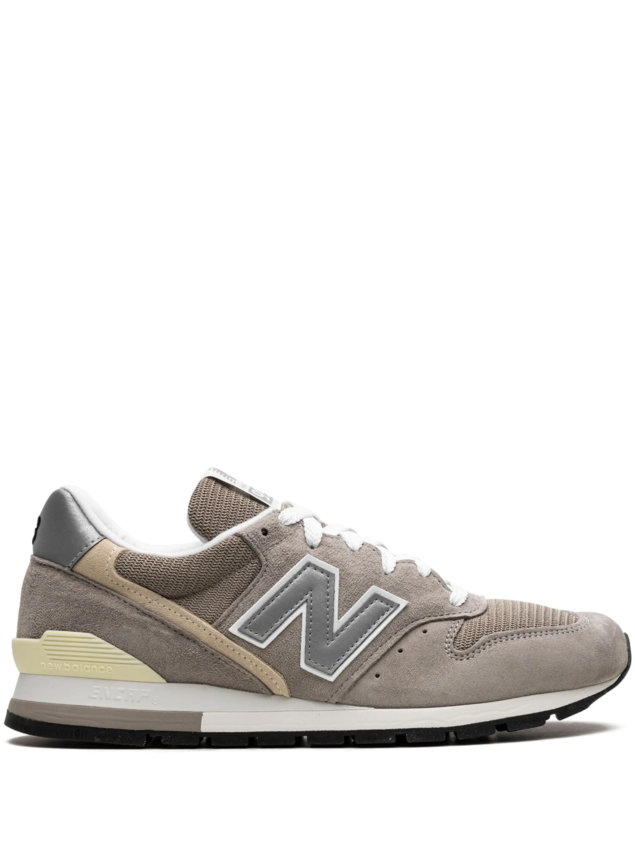 996 