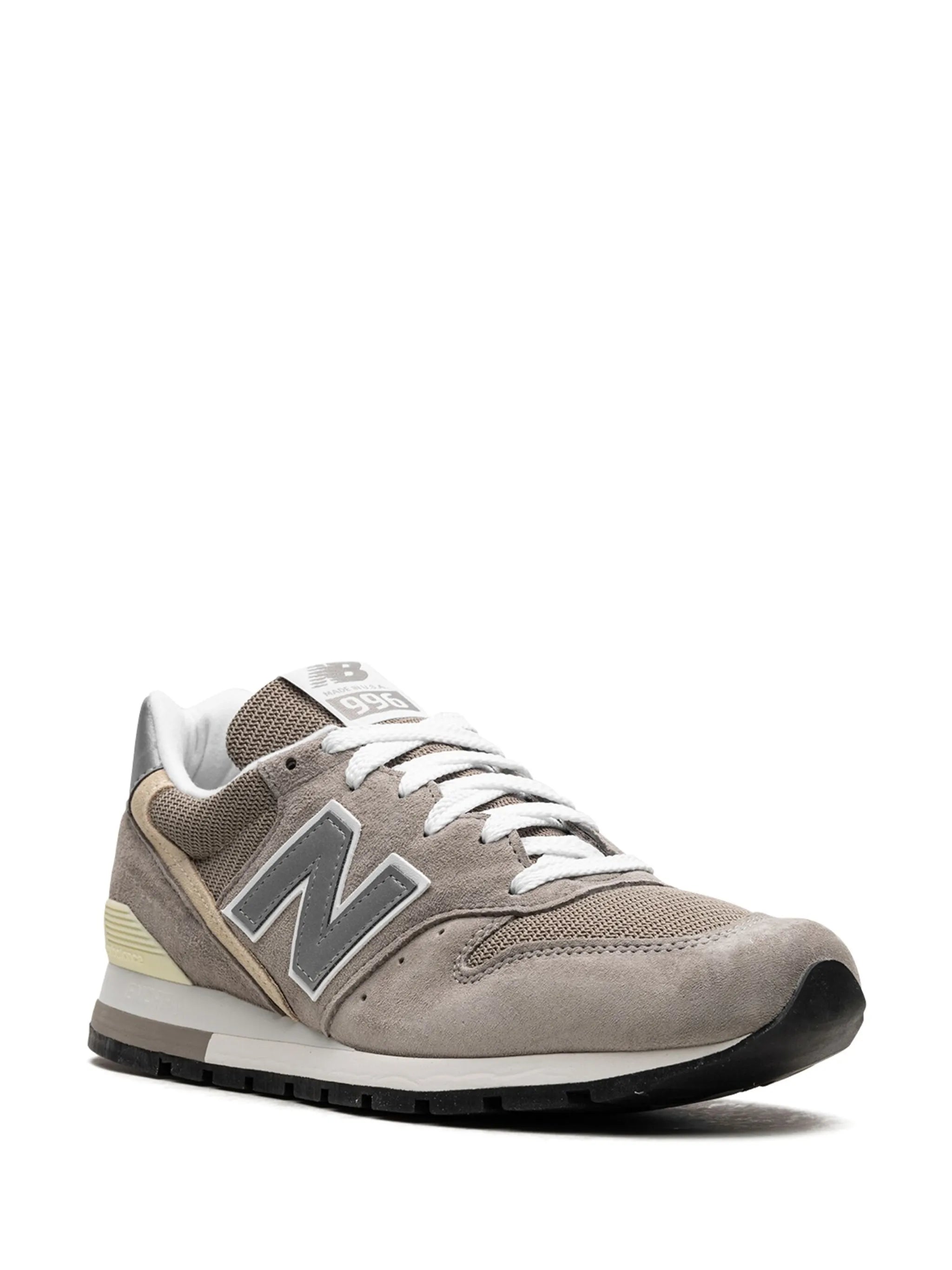 996 