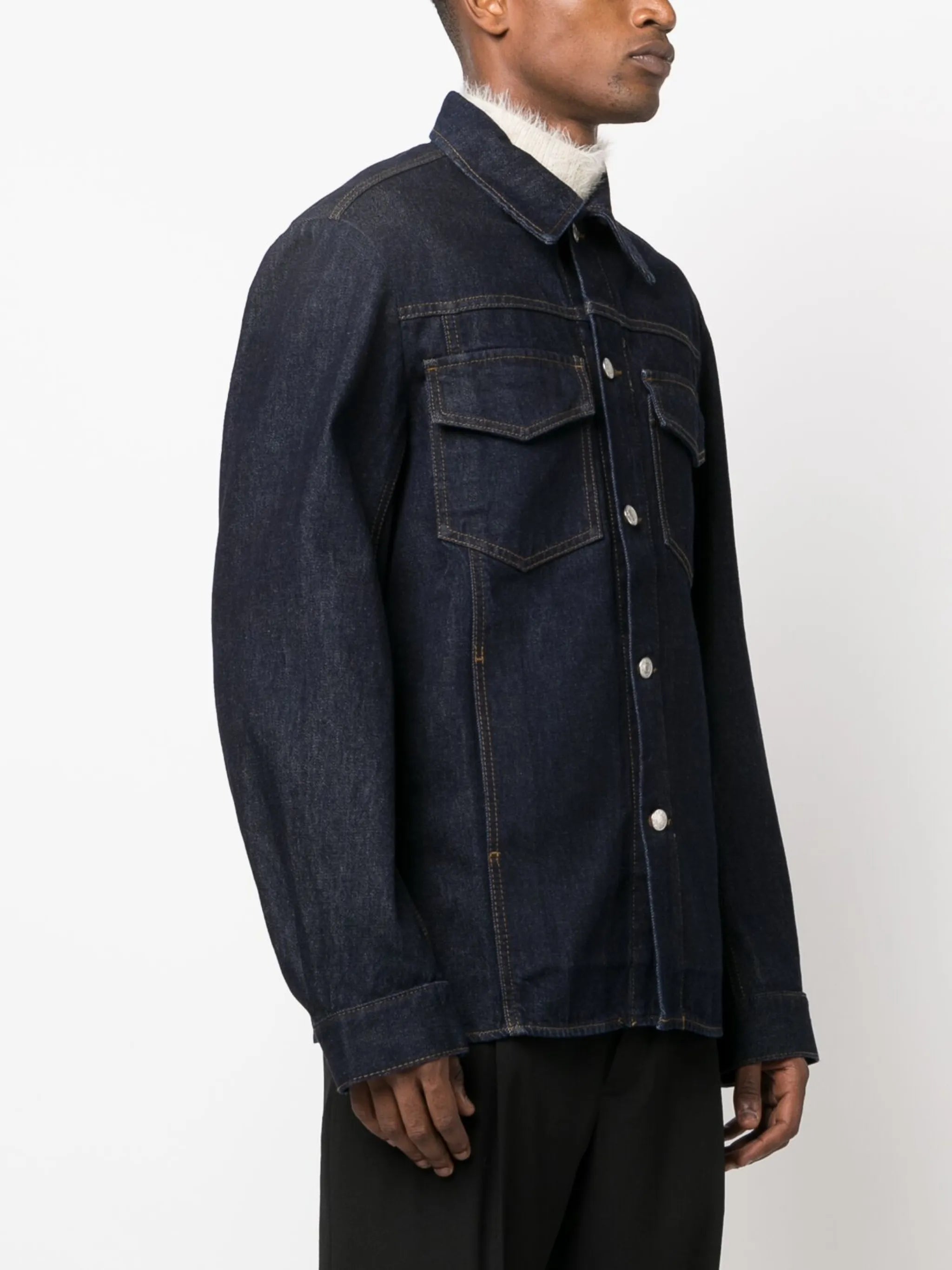 button-fastening long-sleeve jacket