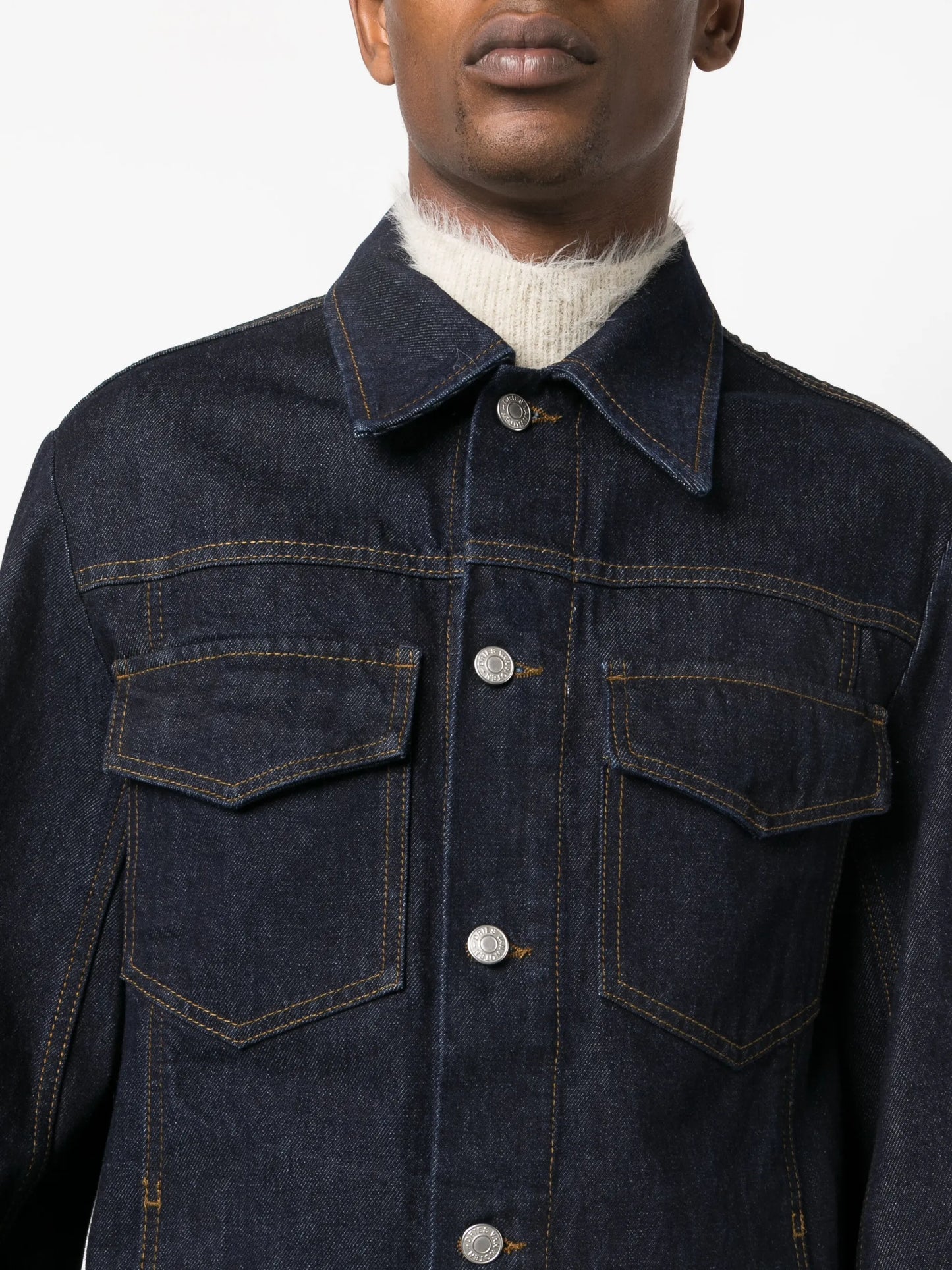 button-fastening long-sleeve jacket