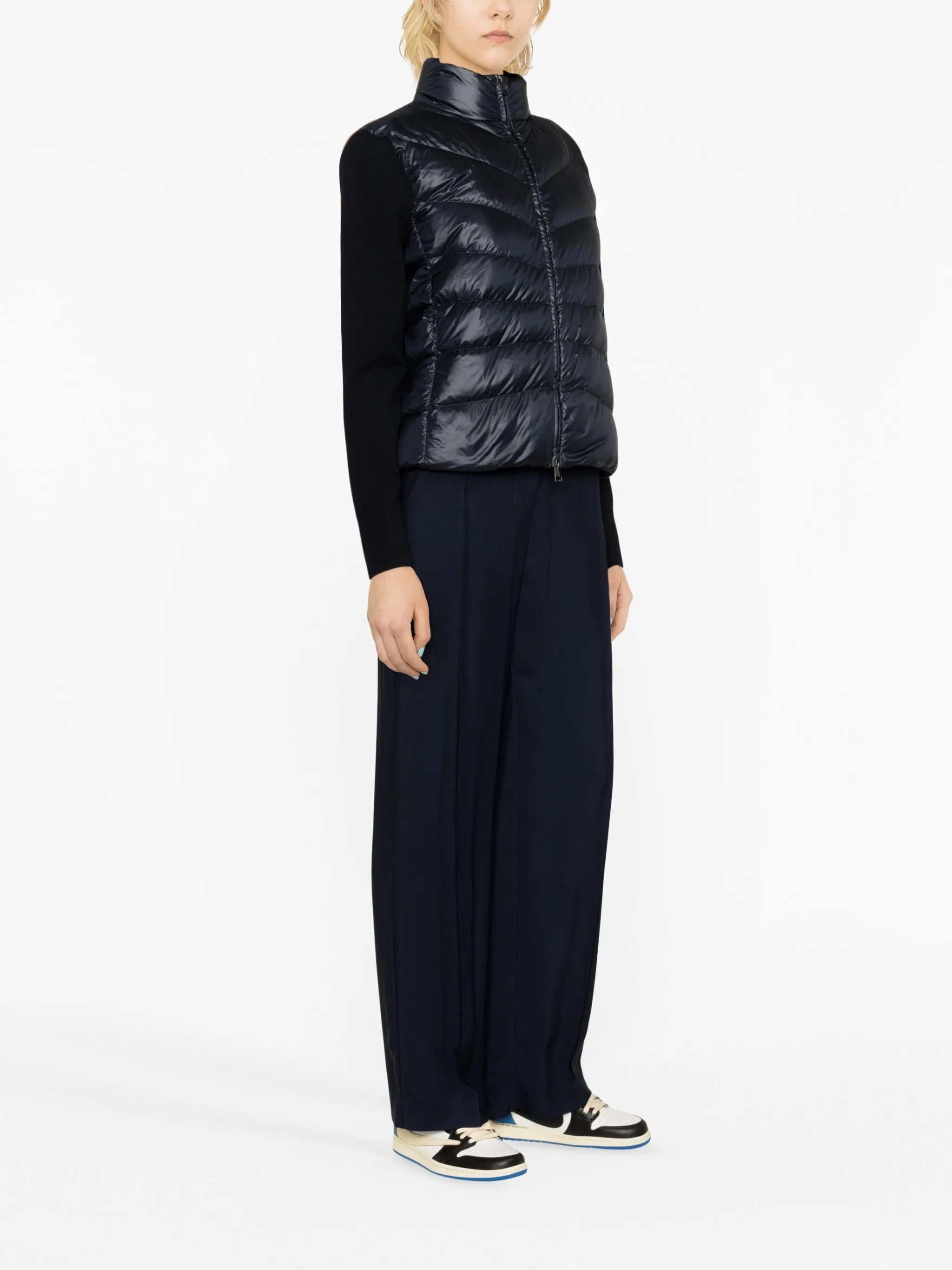 contrasting-sleeve padded jacket