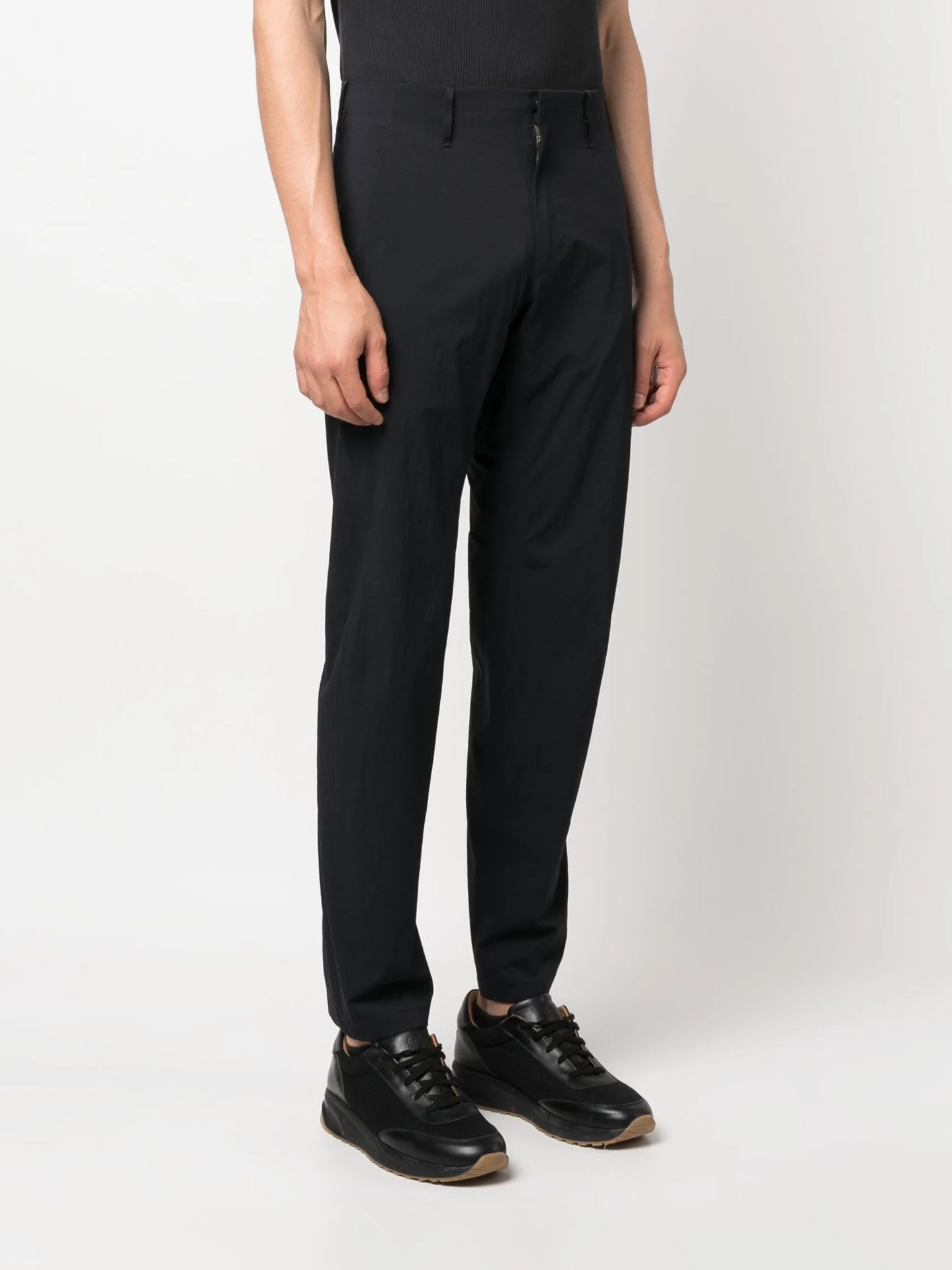 slim-cut leg trousers