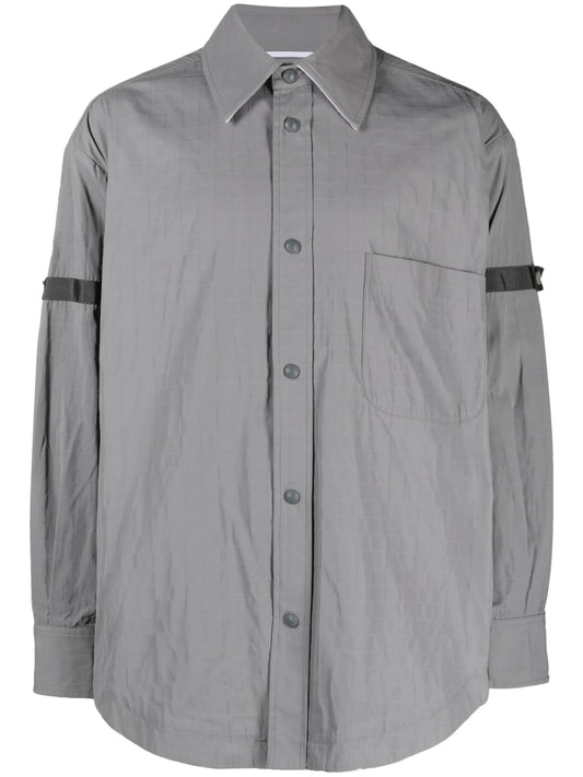 button-fastening shirt jacket
