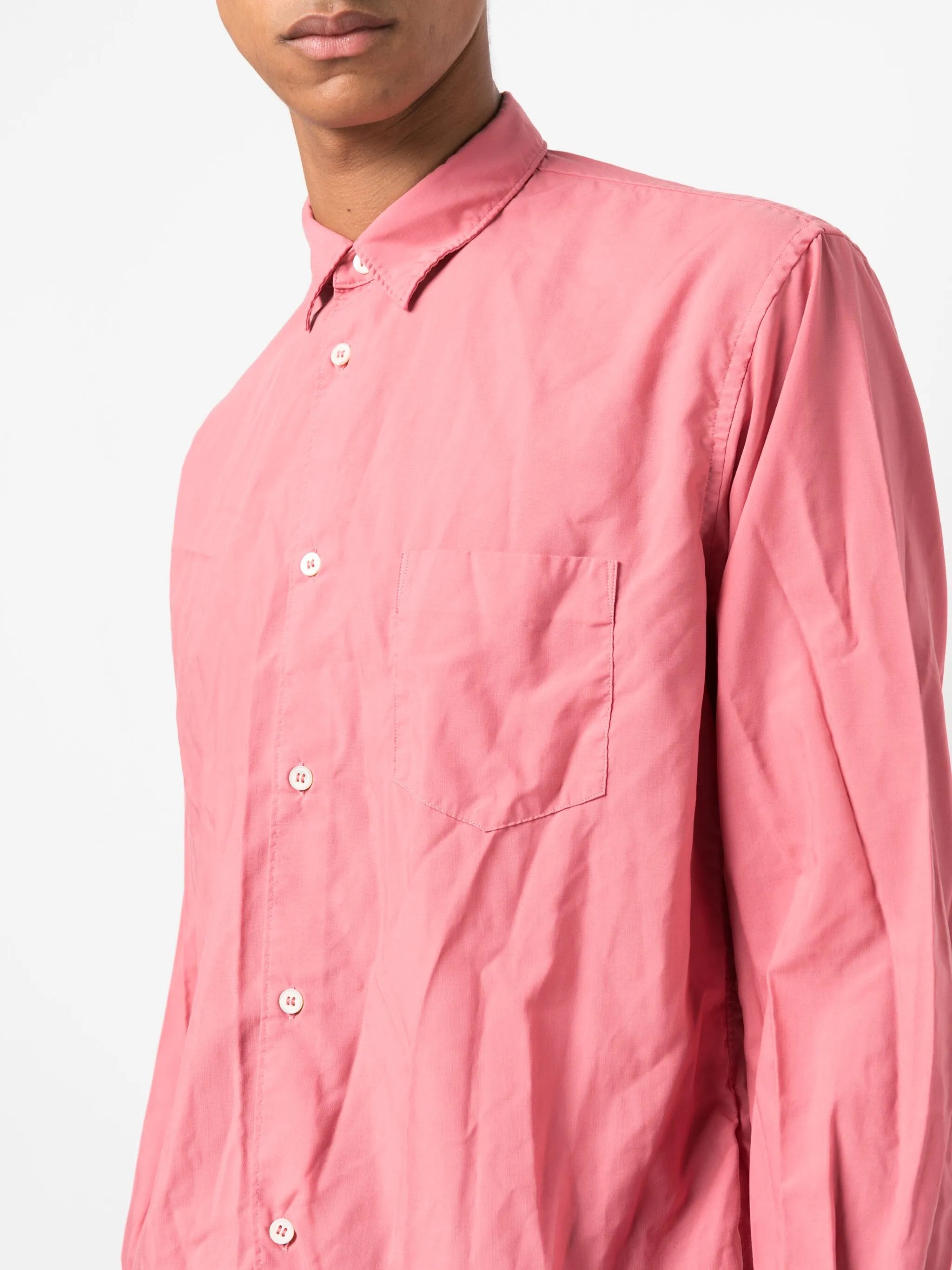 pointed-collar long-sleeve shirt