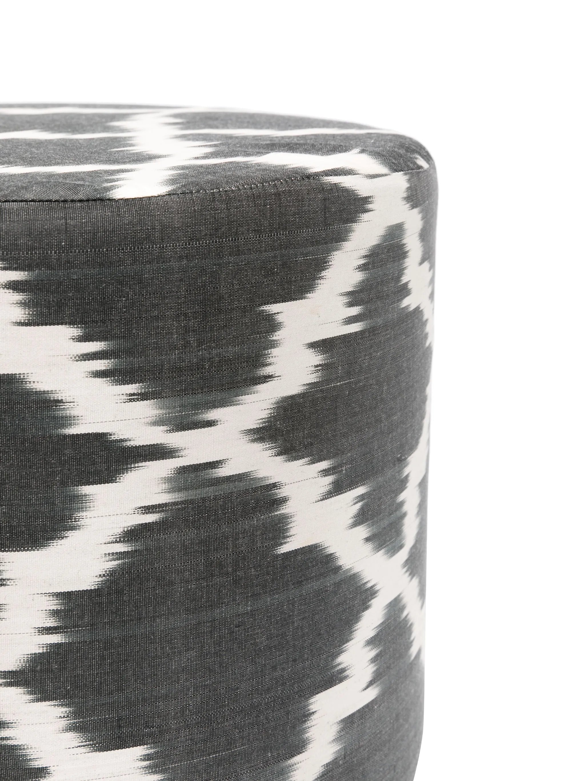 Les Ottomans silk pouf