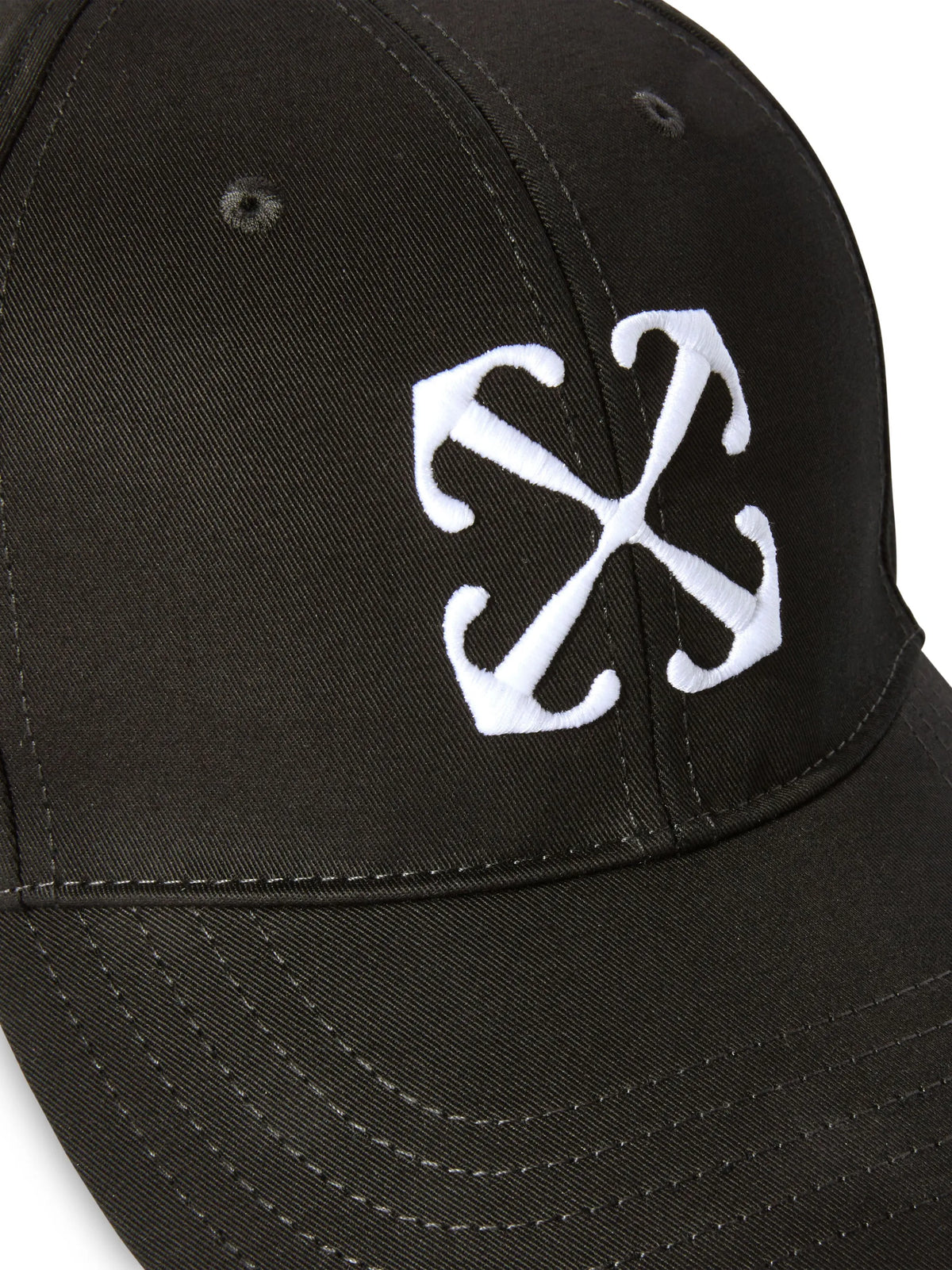 Arrows-embroidered cap