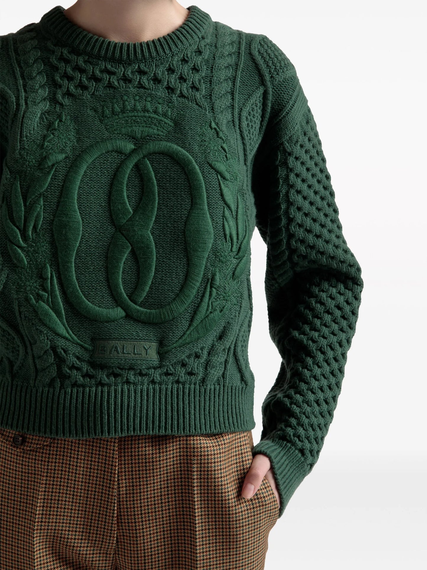 logo-embroidered cable-knit jumper
