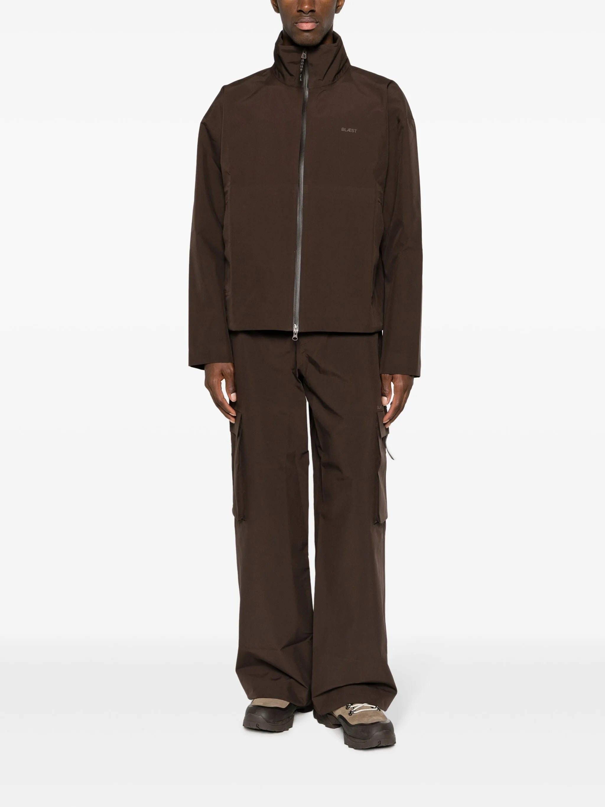 wide-leg cargo trousers