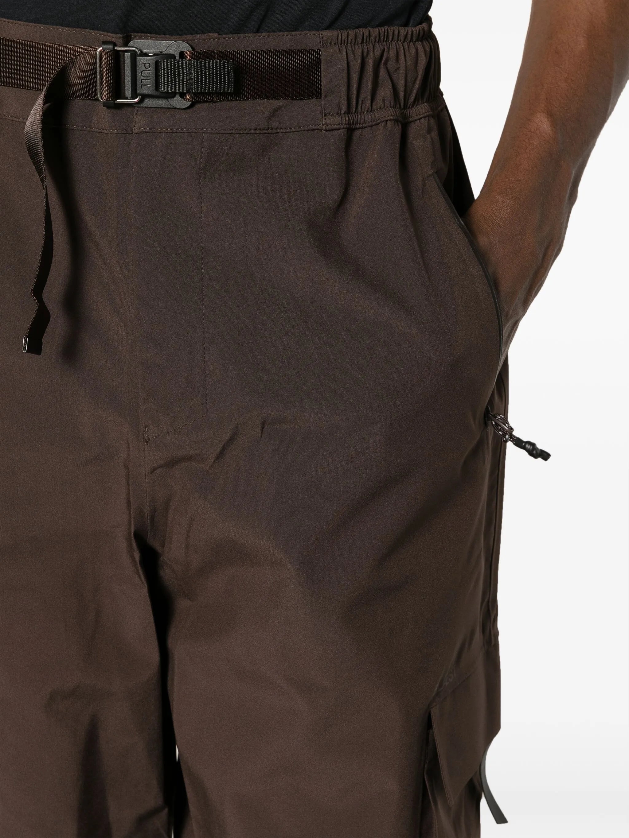 wide-leg cargo trousers