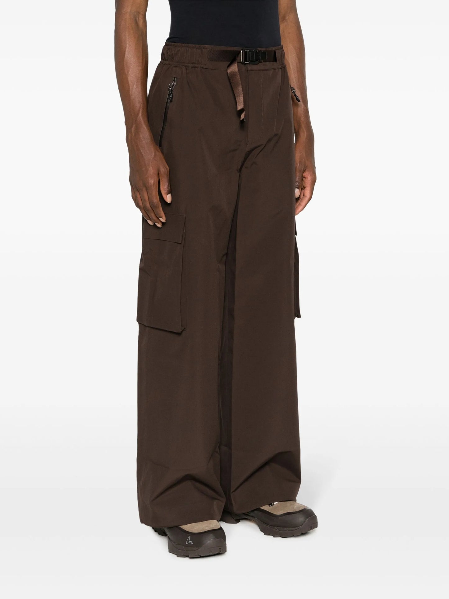 wide-leg cargo trousers