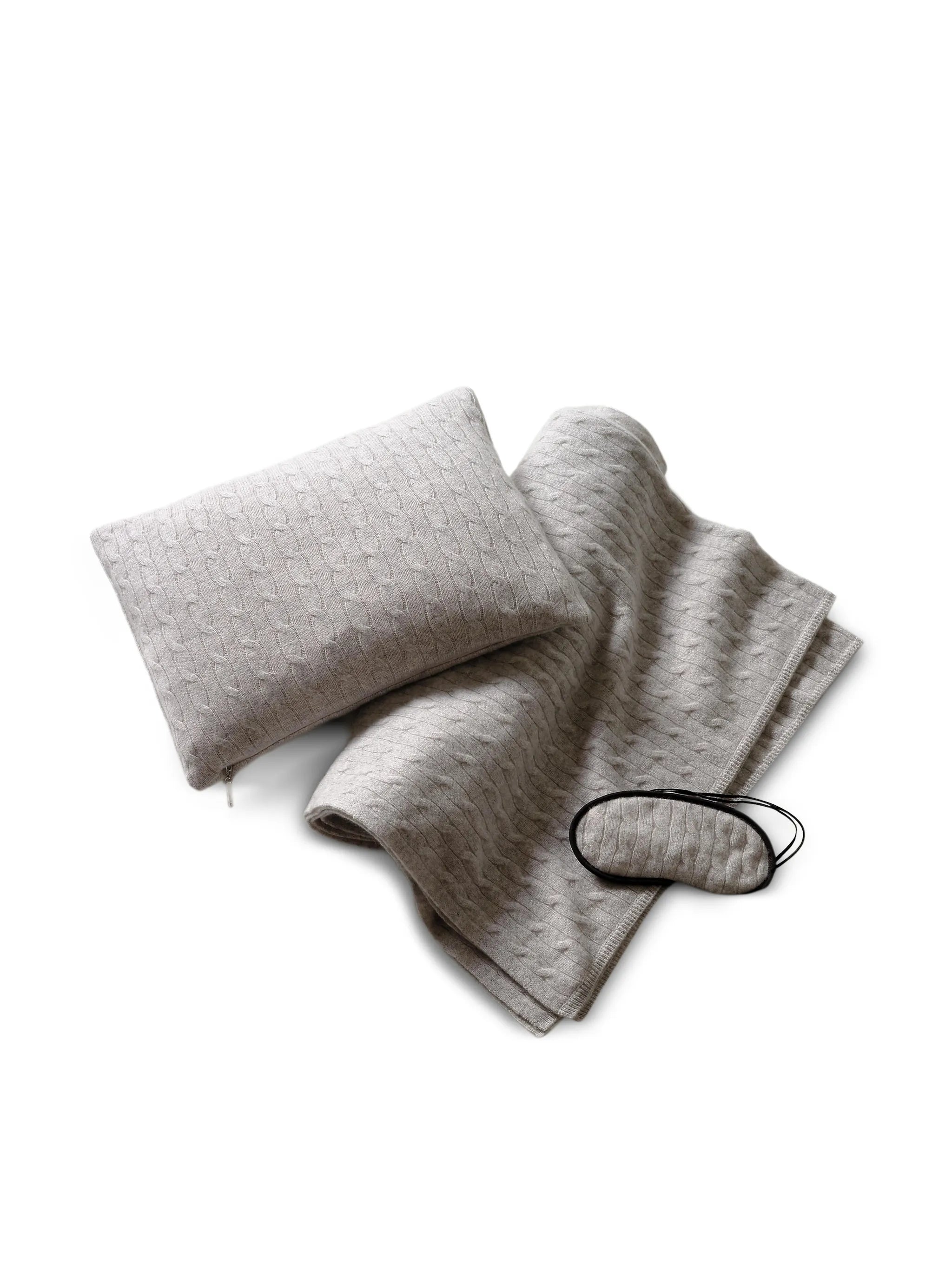 cable-knit travel set