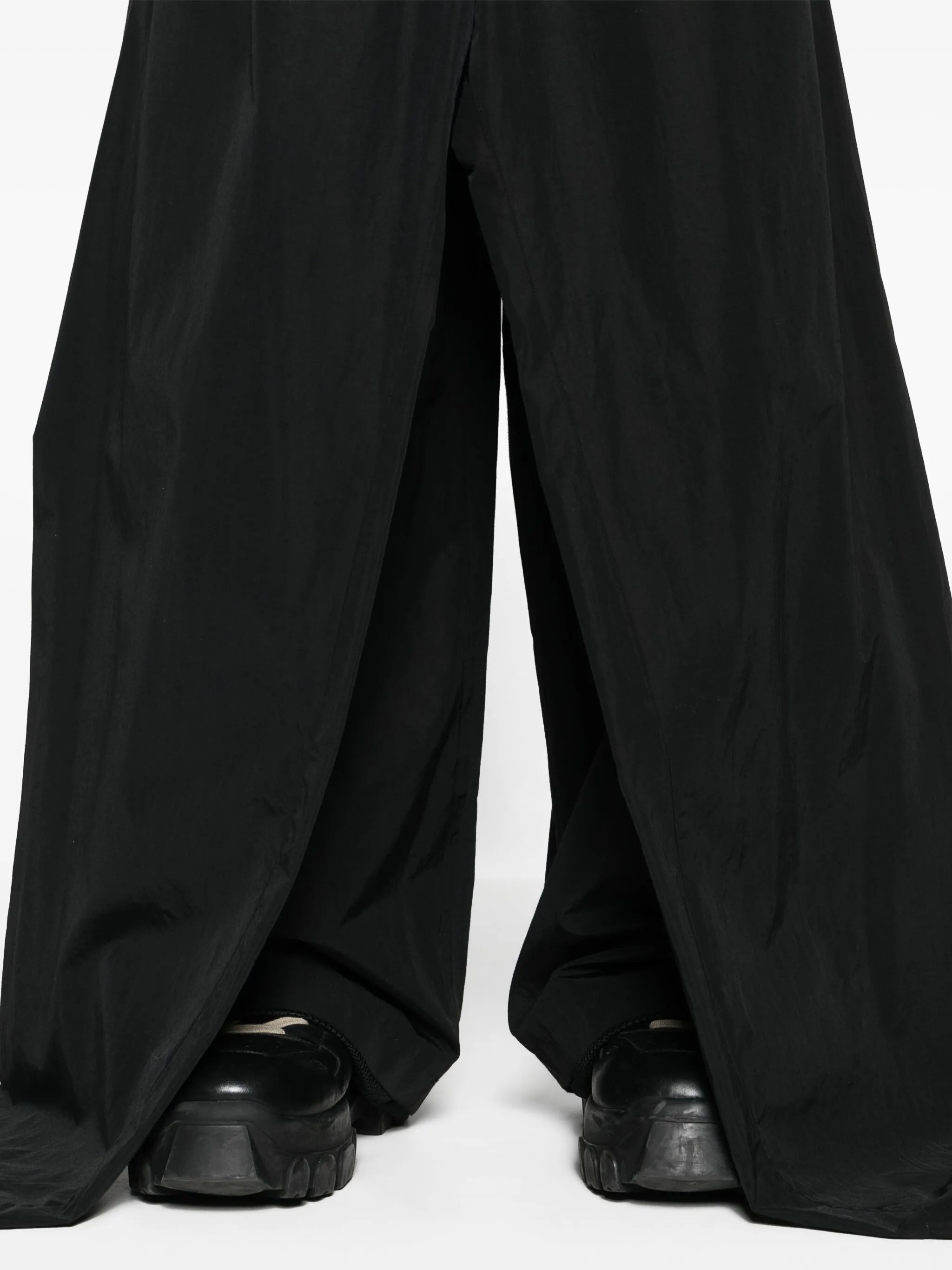 drawstring-waist wide-leg trousers