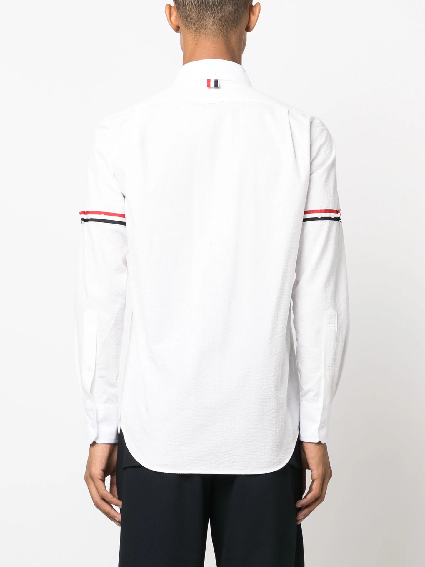 armband-detail seersucker cotton shirt