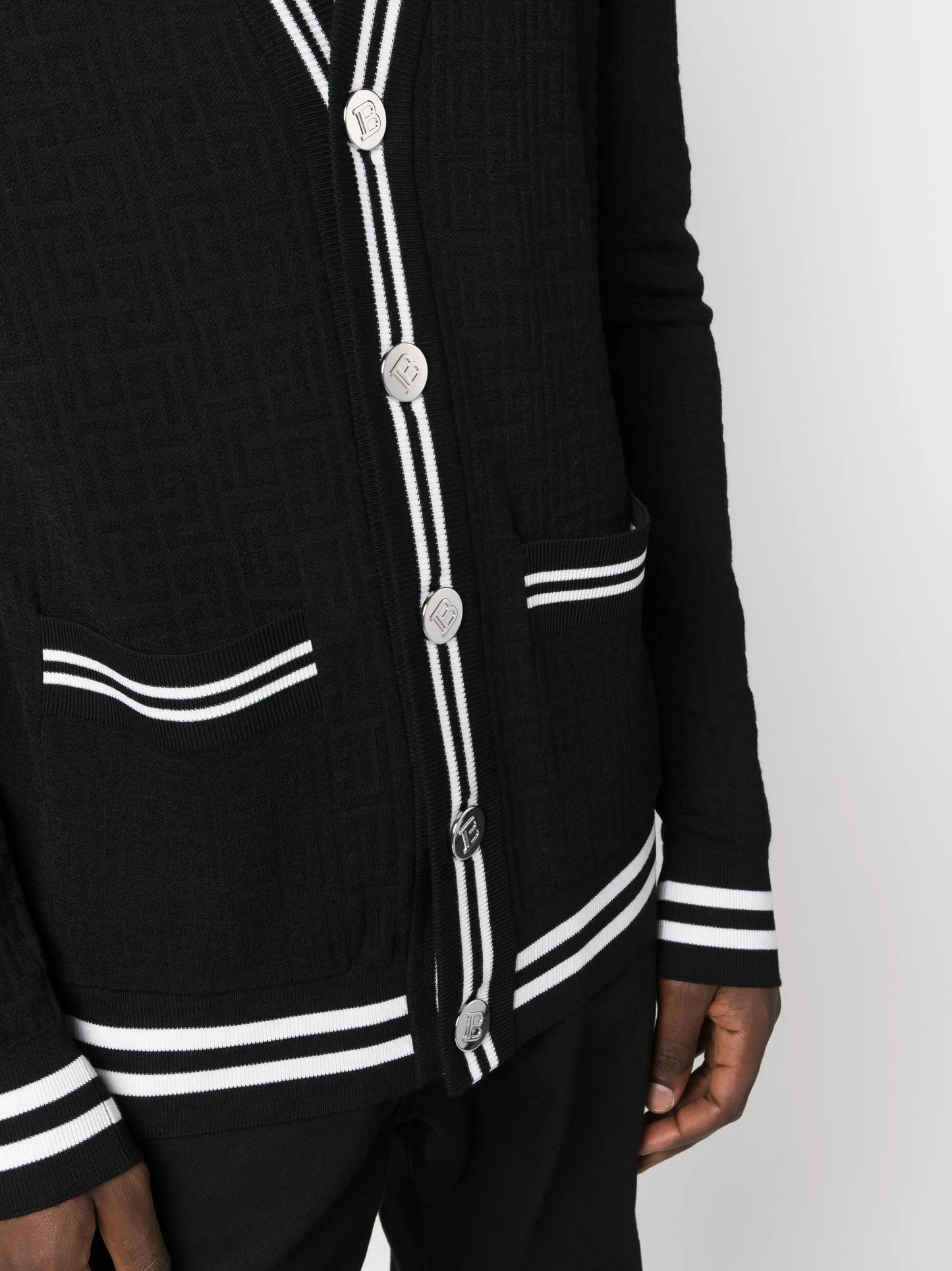 contrasting-trim V-neck cardigan