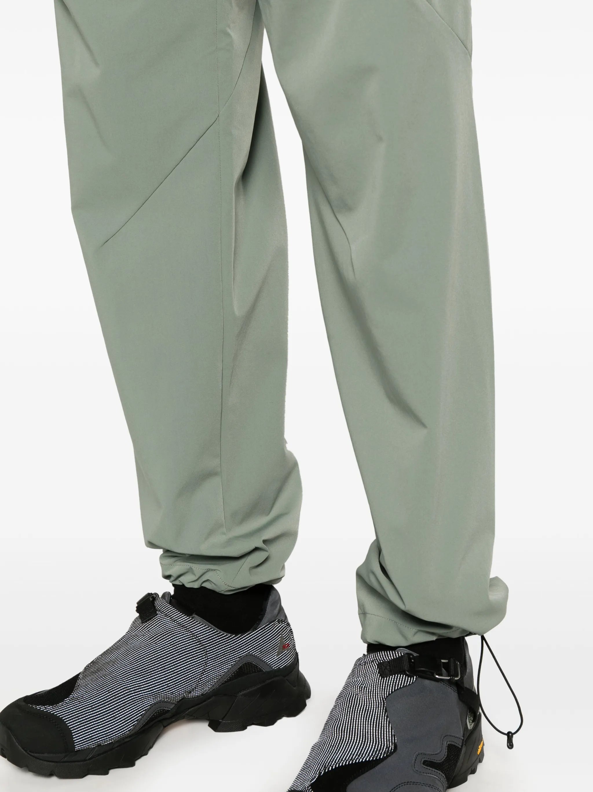elasticated ankles tapared trousers