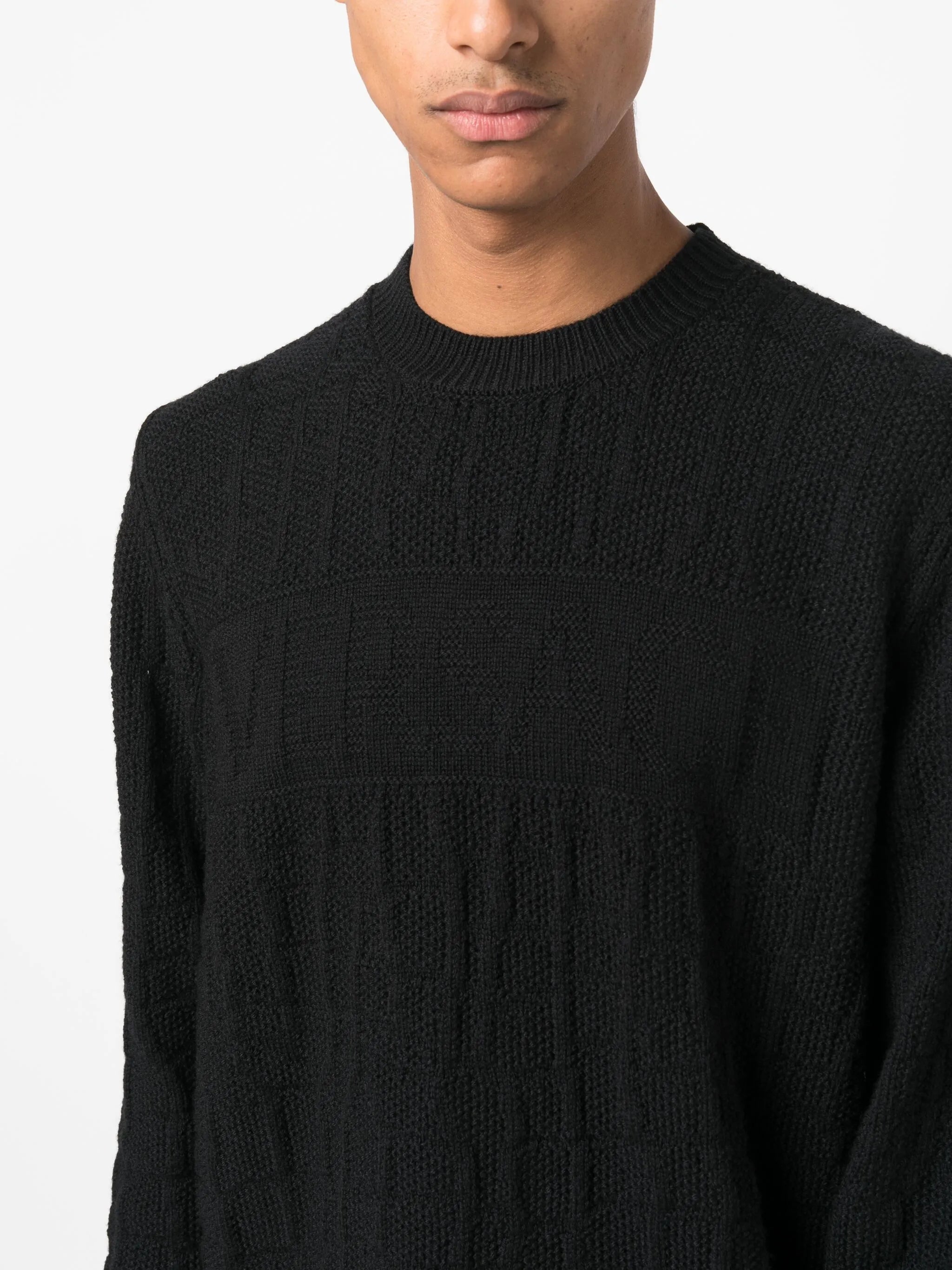 crocodile-pattern cable-knit jumper