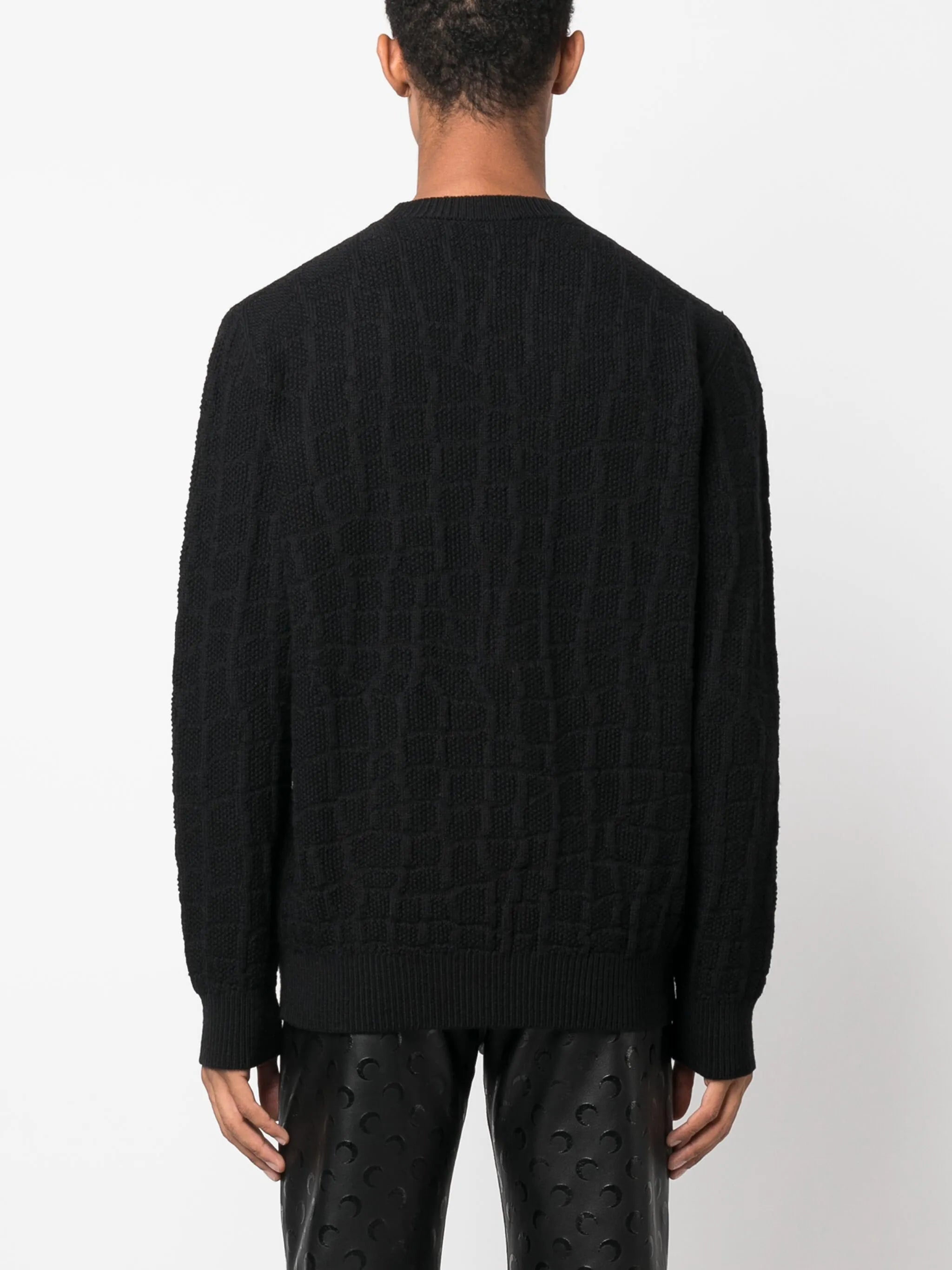 crocodile-pattern cable-knit jumper
