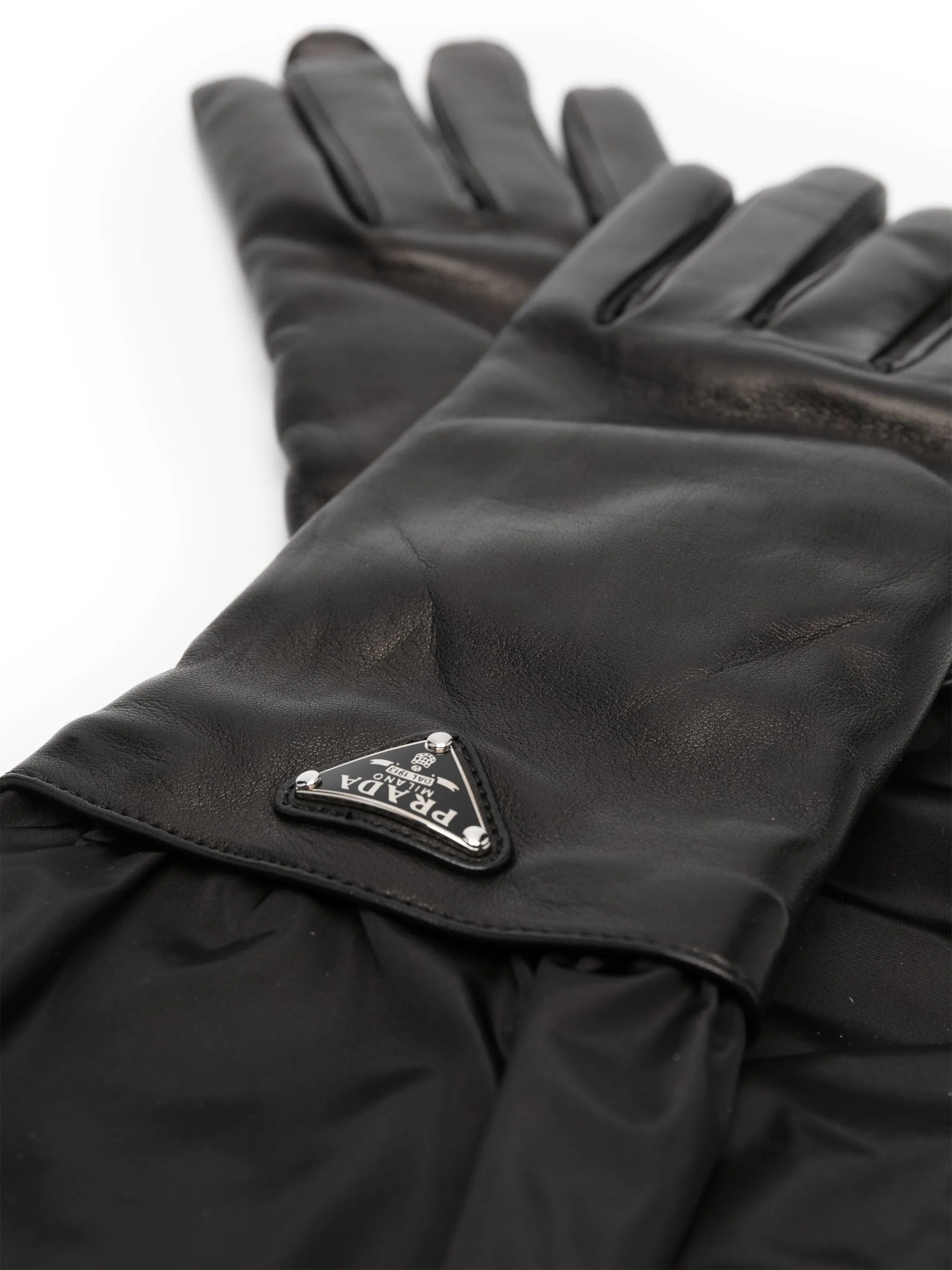 enamel-logo leather gloves