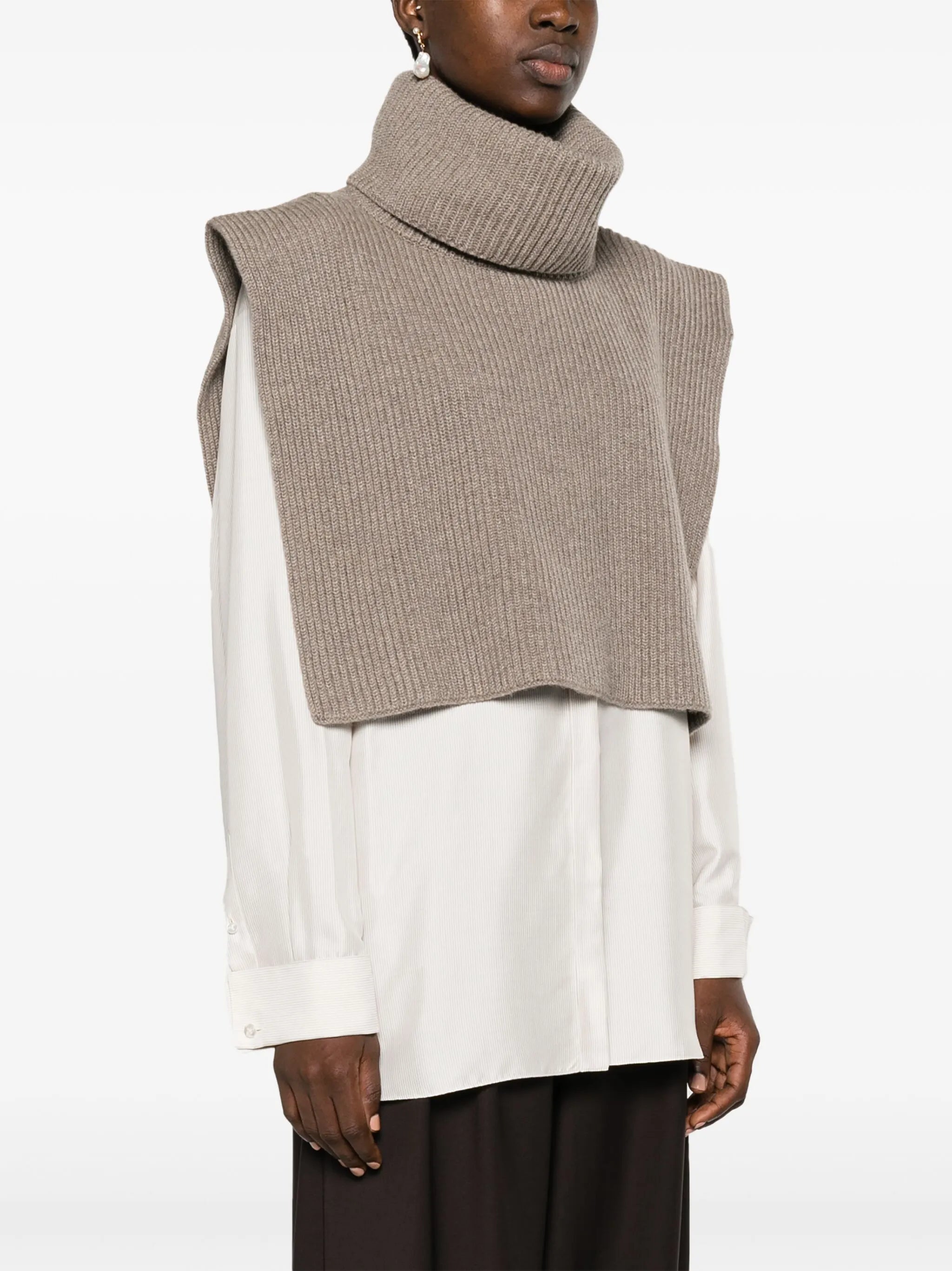 Eppie roll-neck cashmere collar