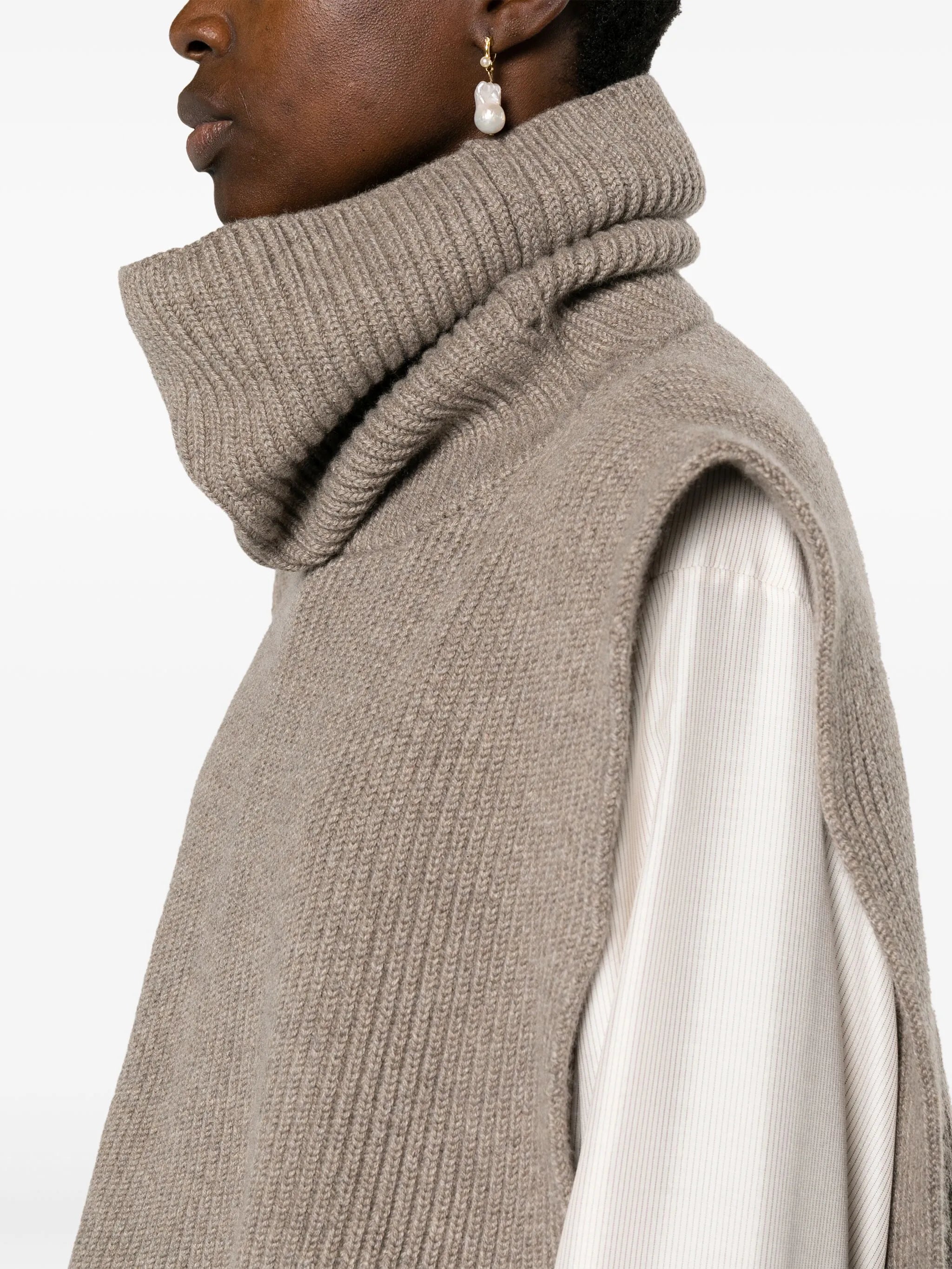 Eppie roll-neck cashmere collar