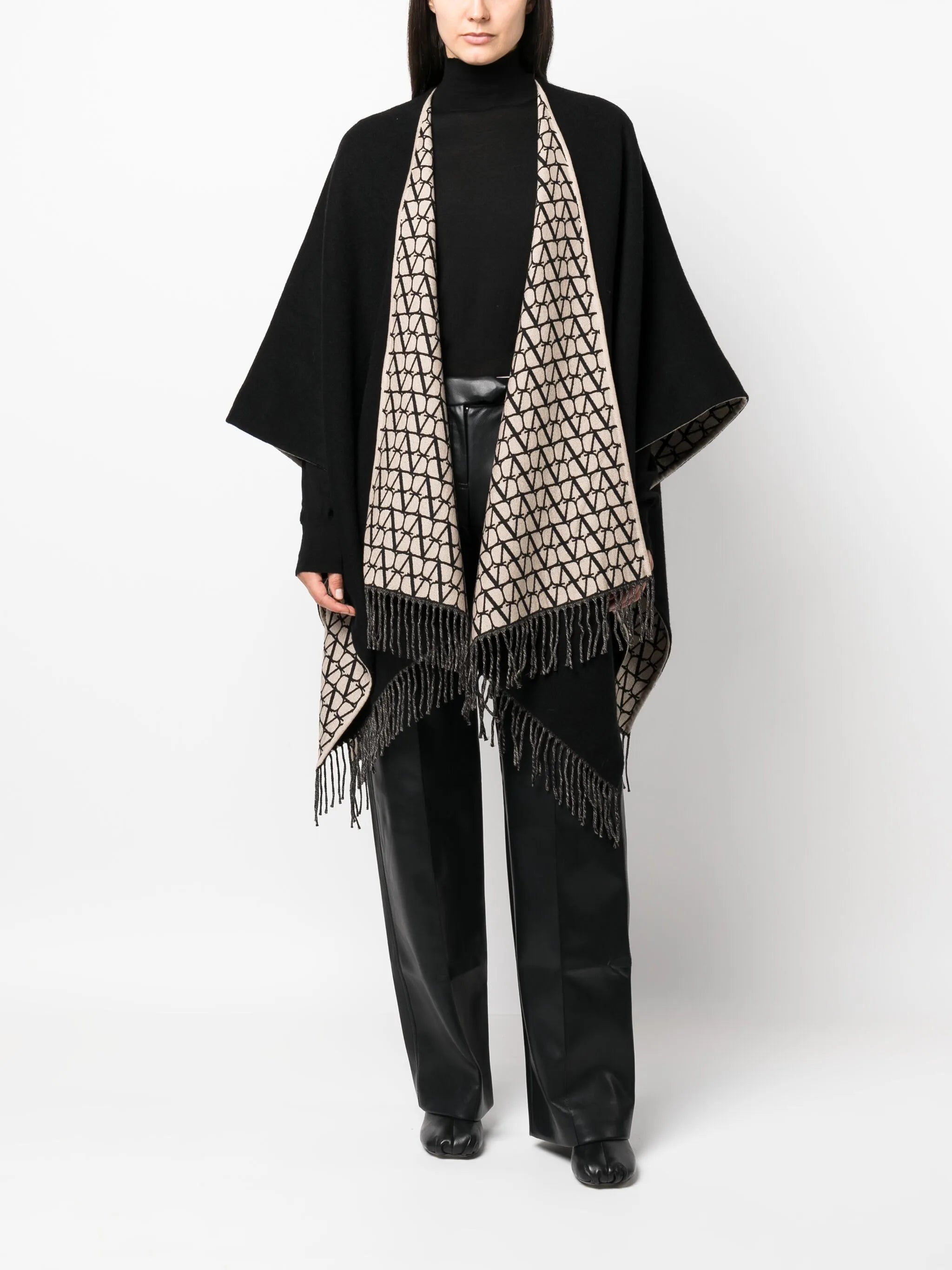 Toile Iconographe fringed cape